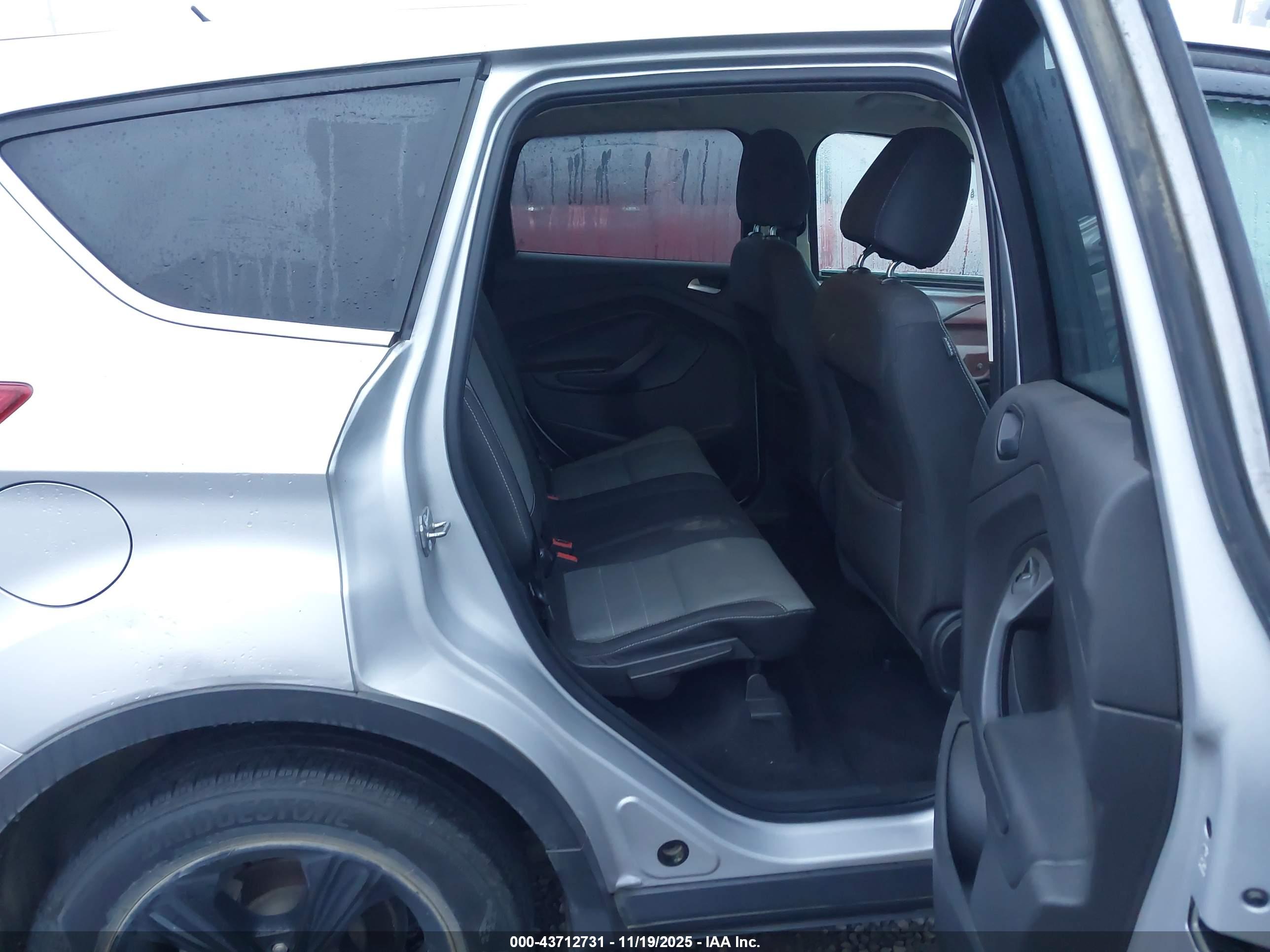 FORD ESCAPE image 8