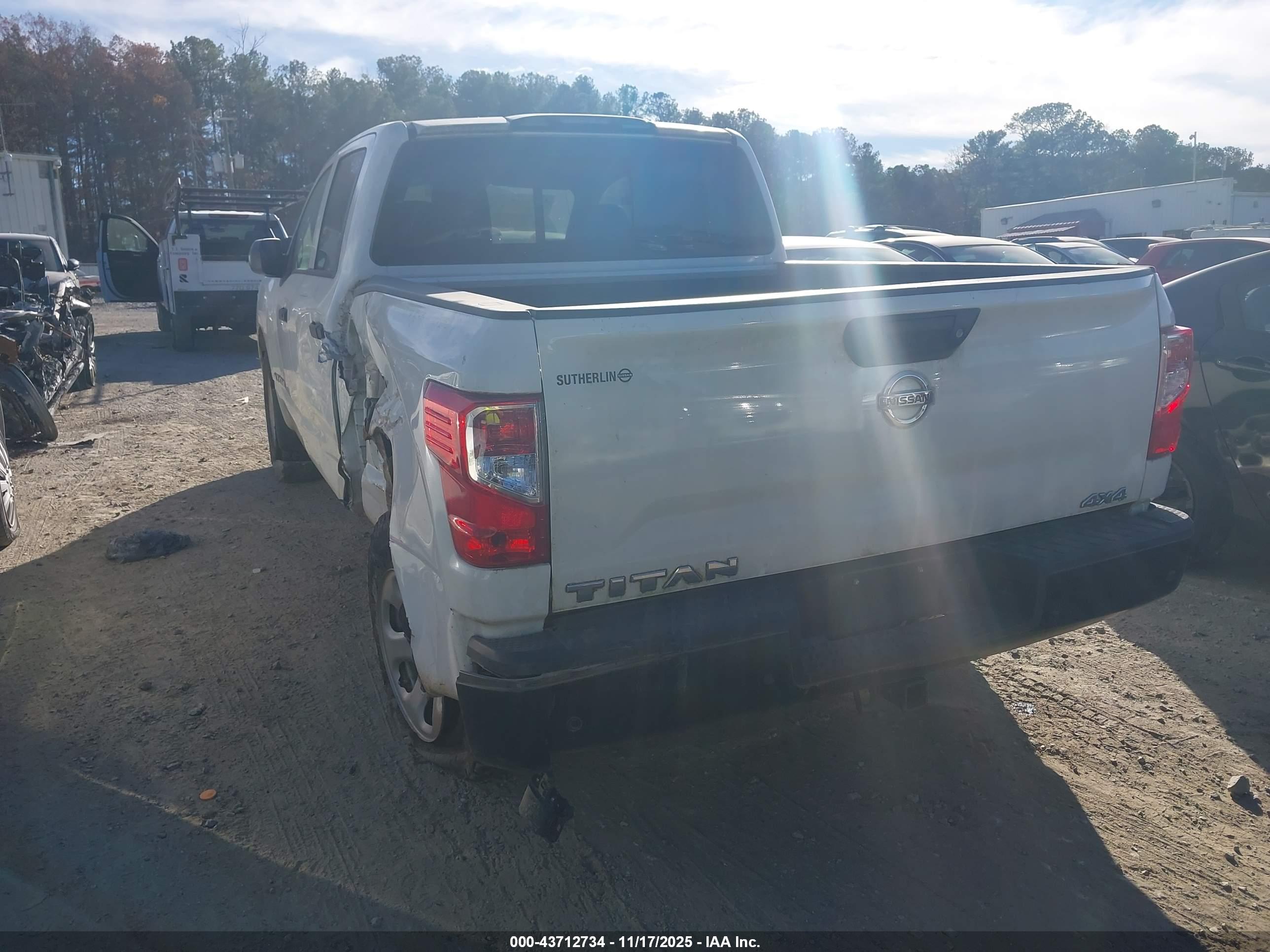NISSAN TITAN image 3