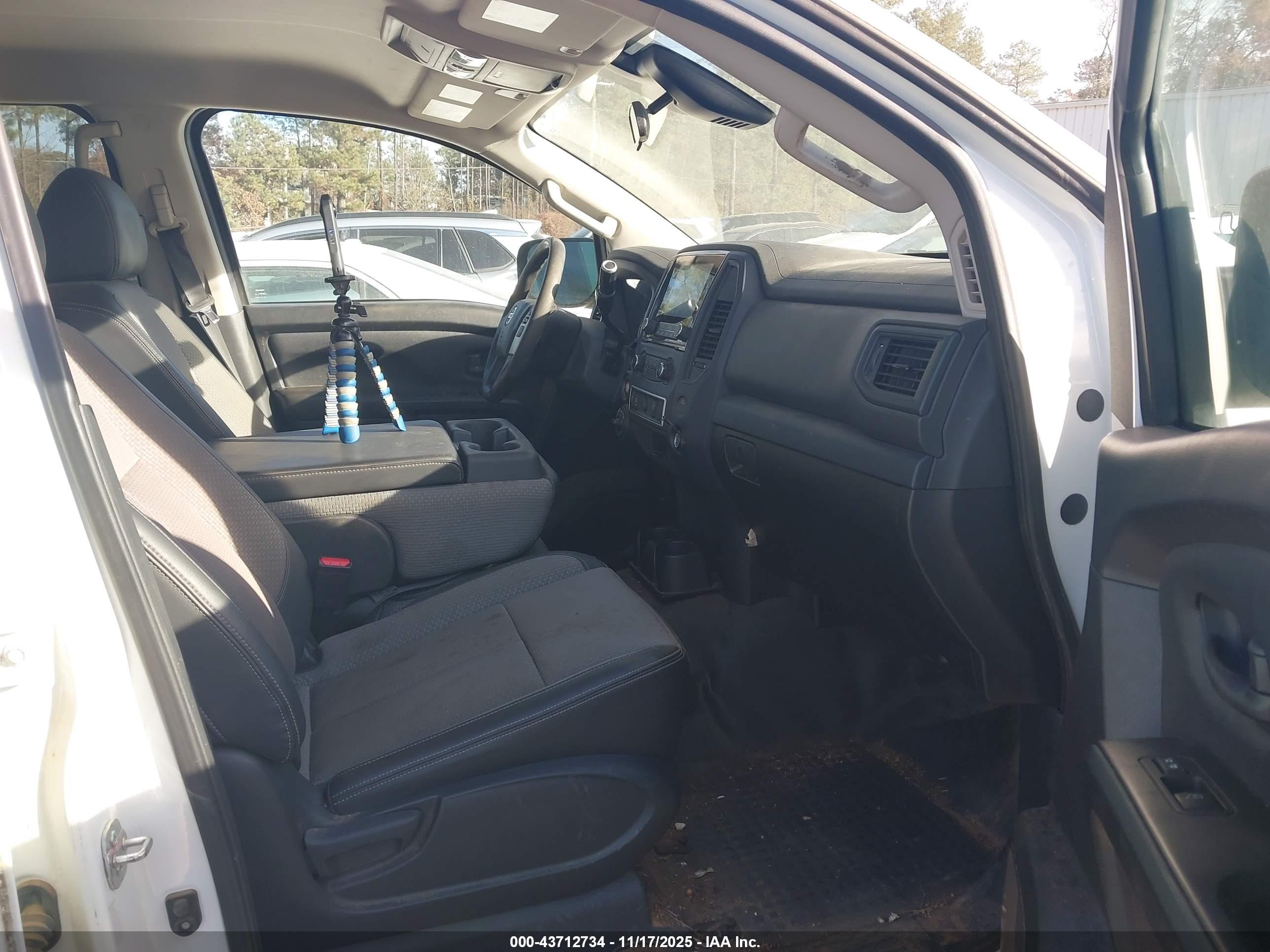 NISSAN TITAN image 5