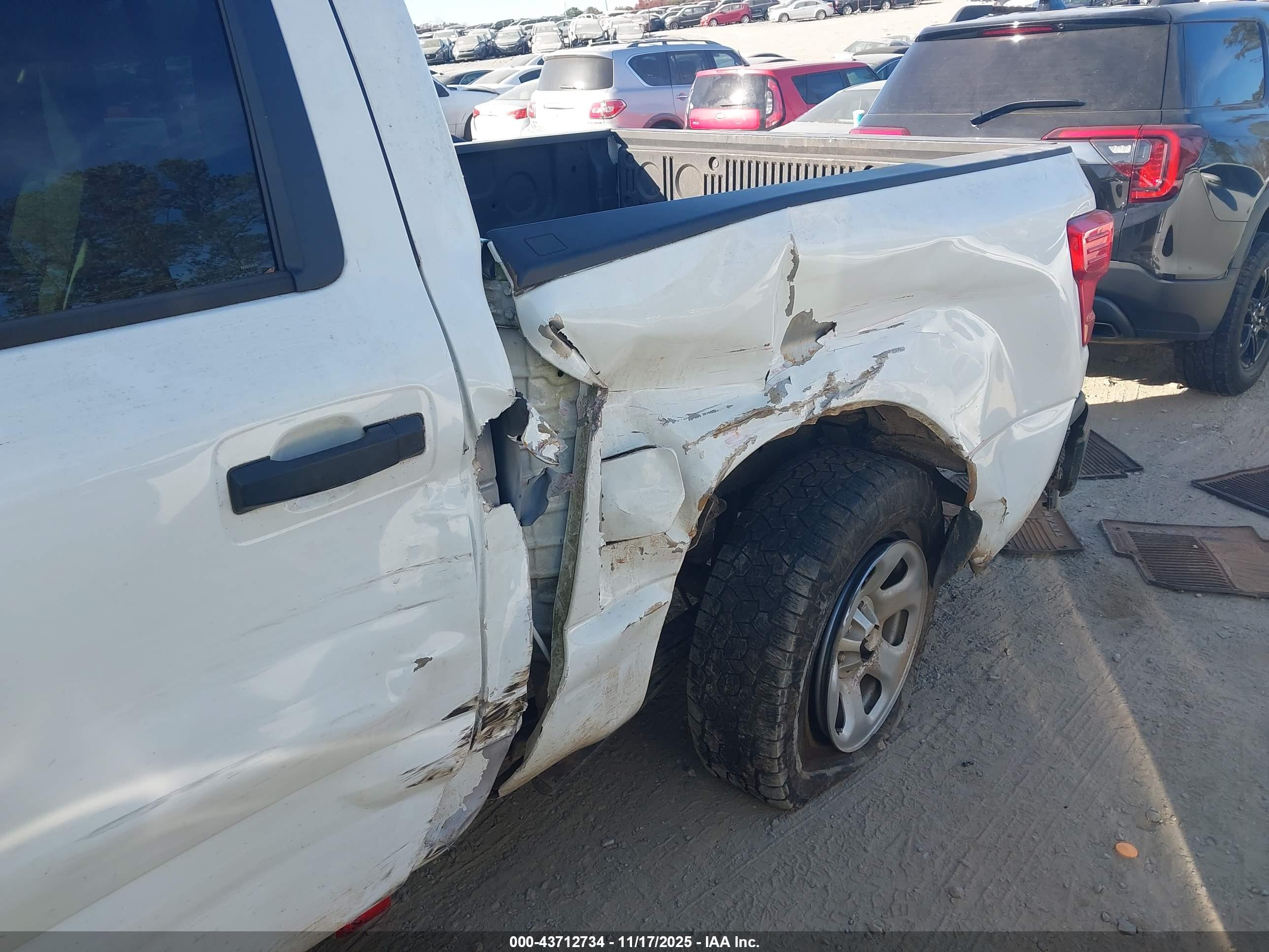NISSAN TITAN image 6