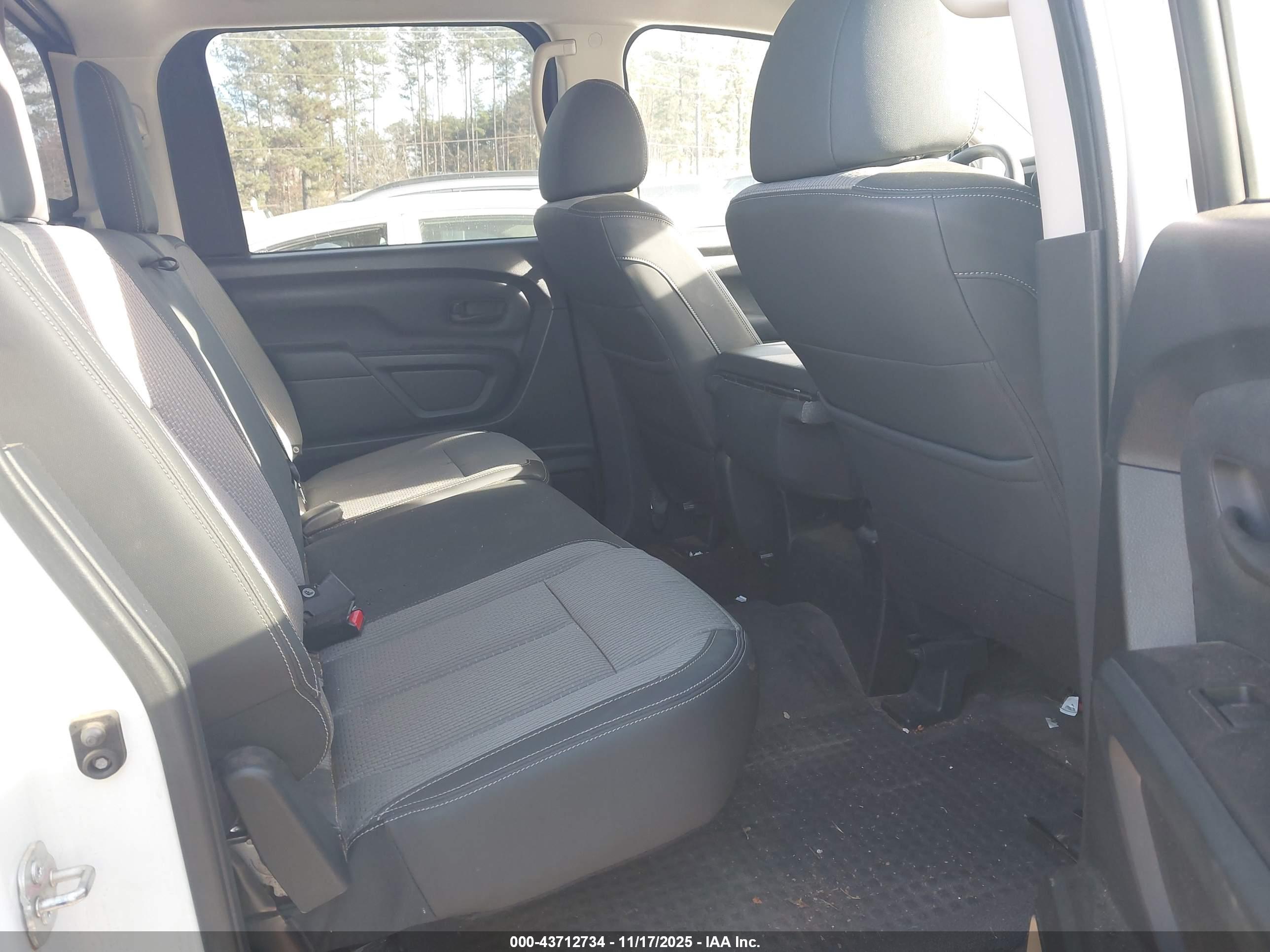 NISSAN TITAN image 8