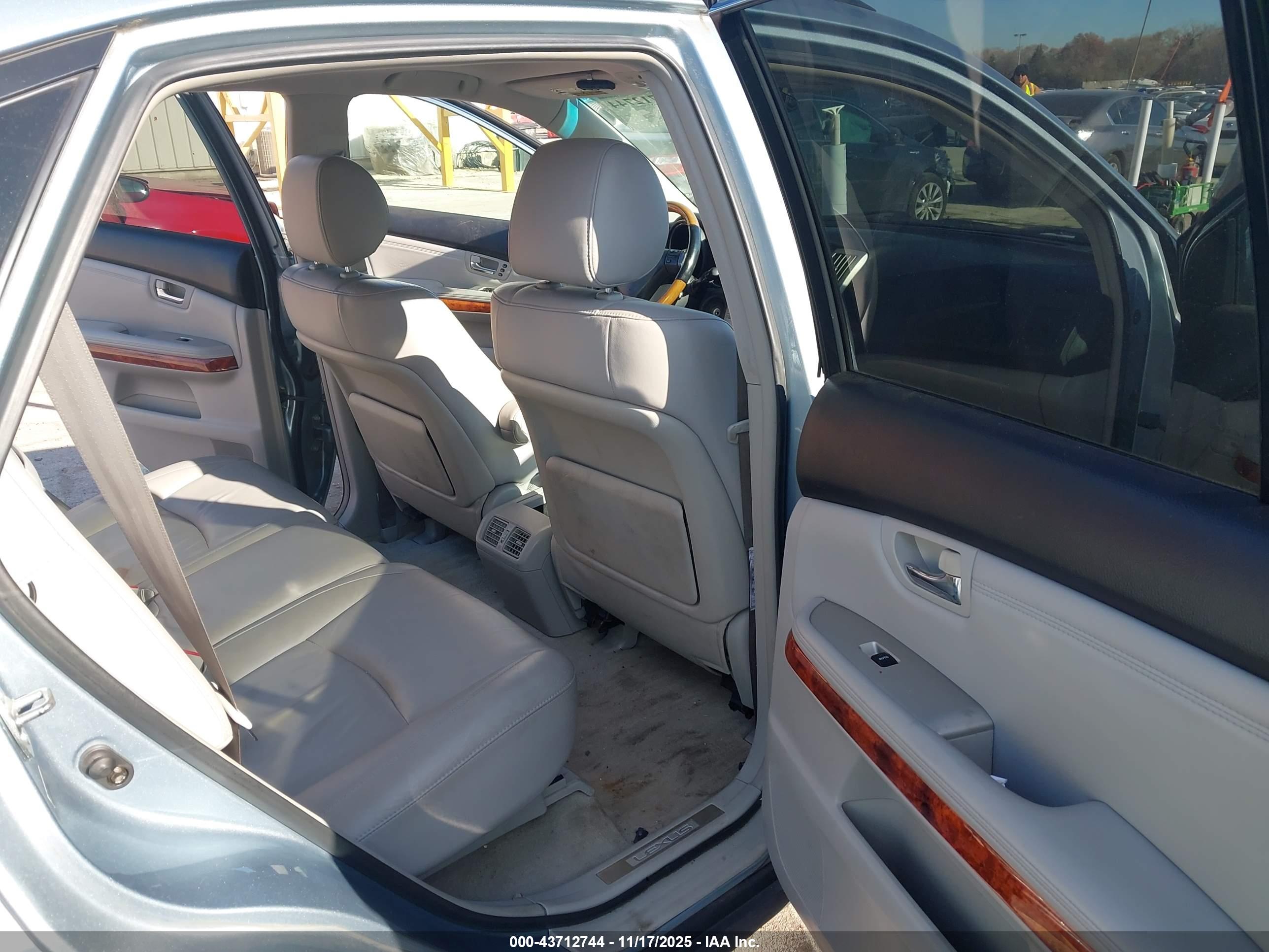 LEXUS RX image 8
