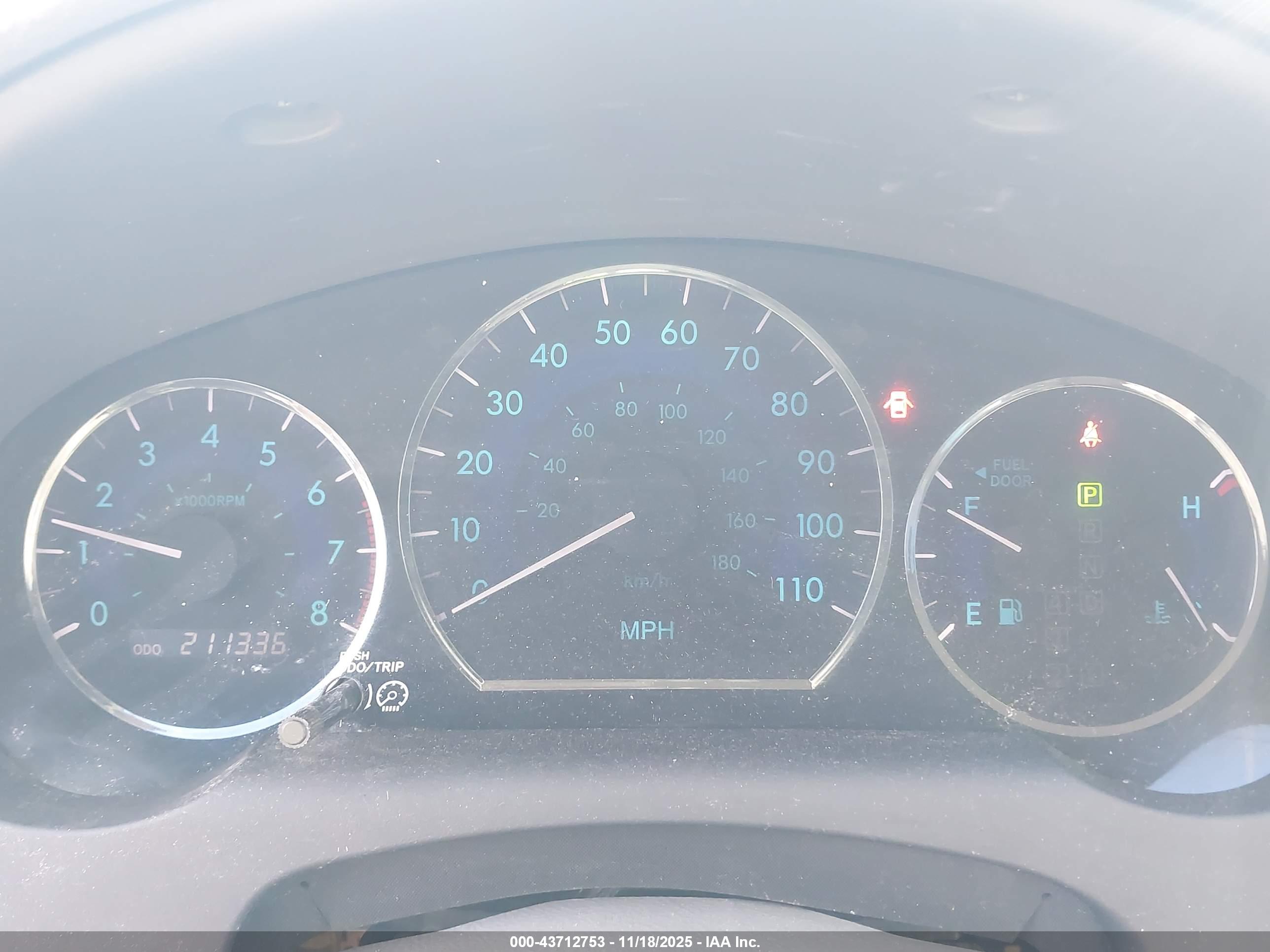 TOYOTA SIENNA image 7