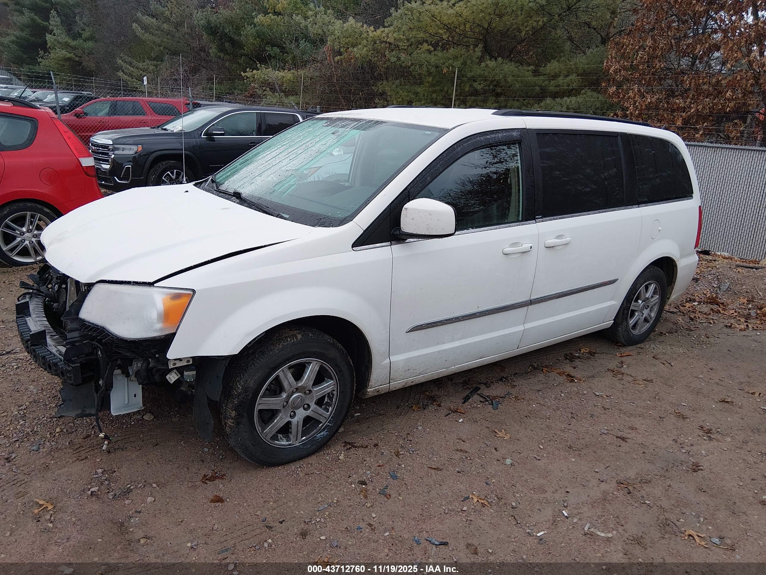 CHRYSLER TOWN image 2