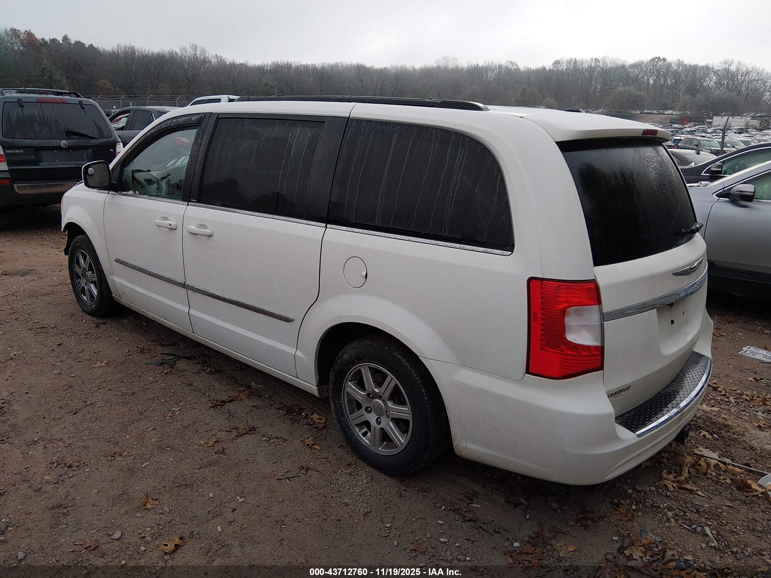CHRYSLER TOWN image 3