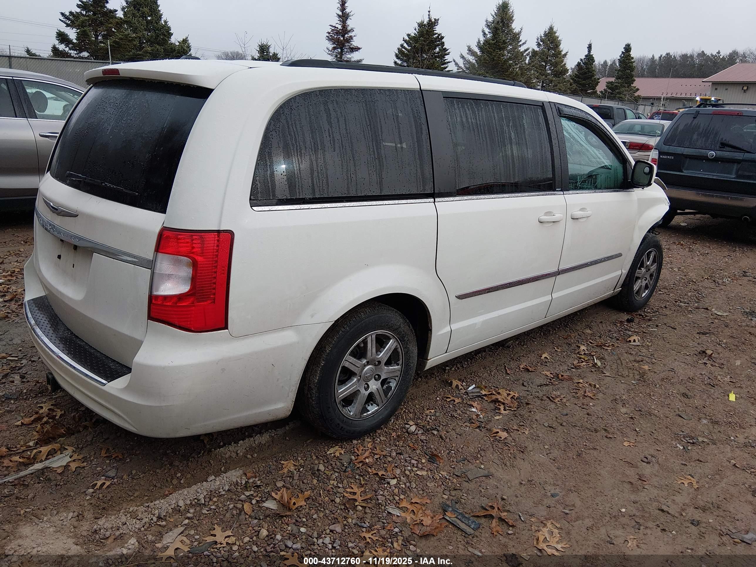 CHRYSLER TOWN image 4