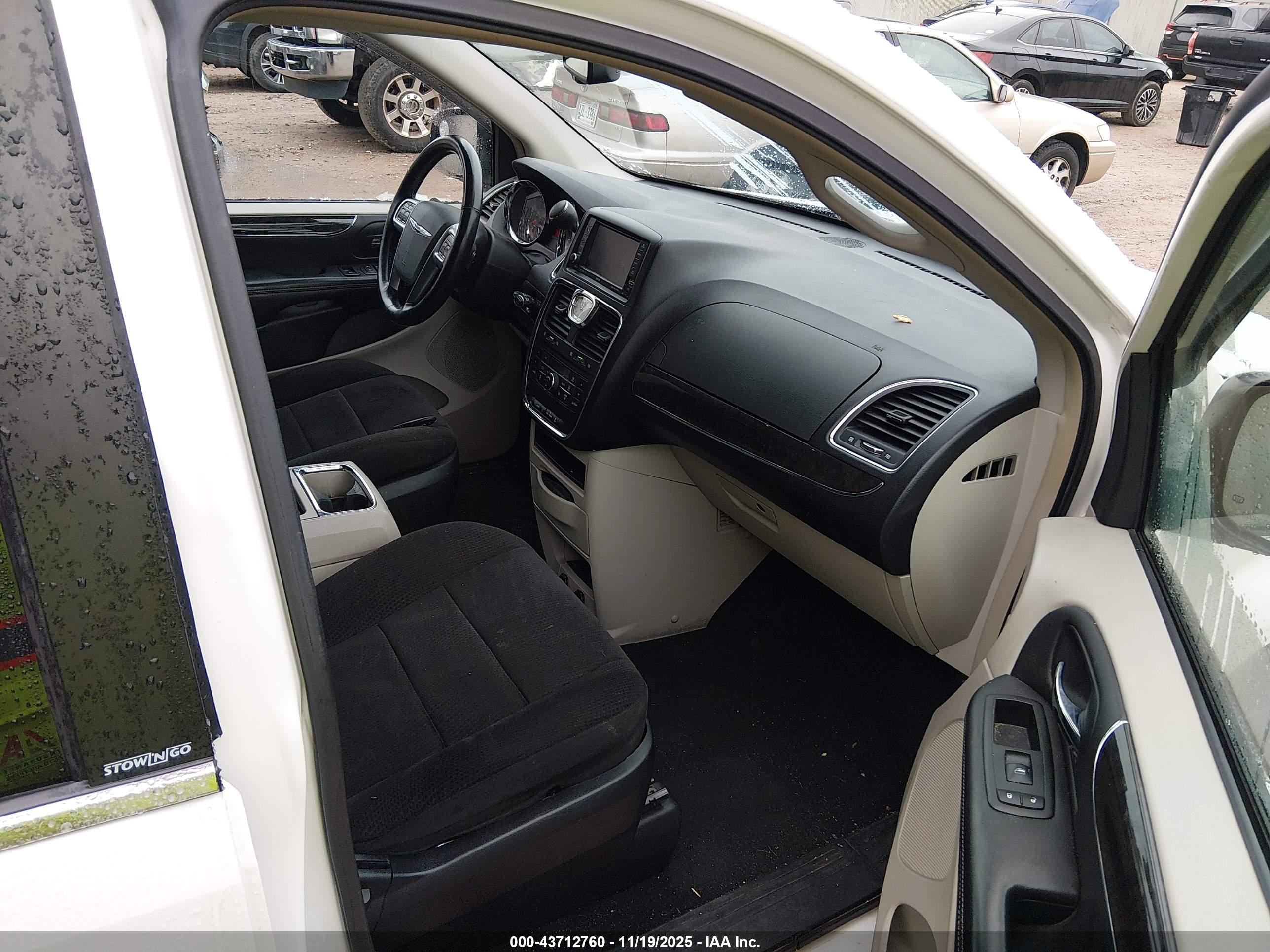 CHRYSLER TOWN image 5
