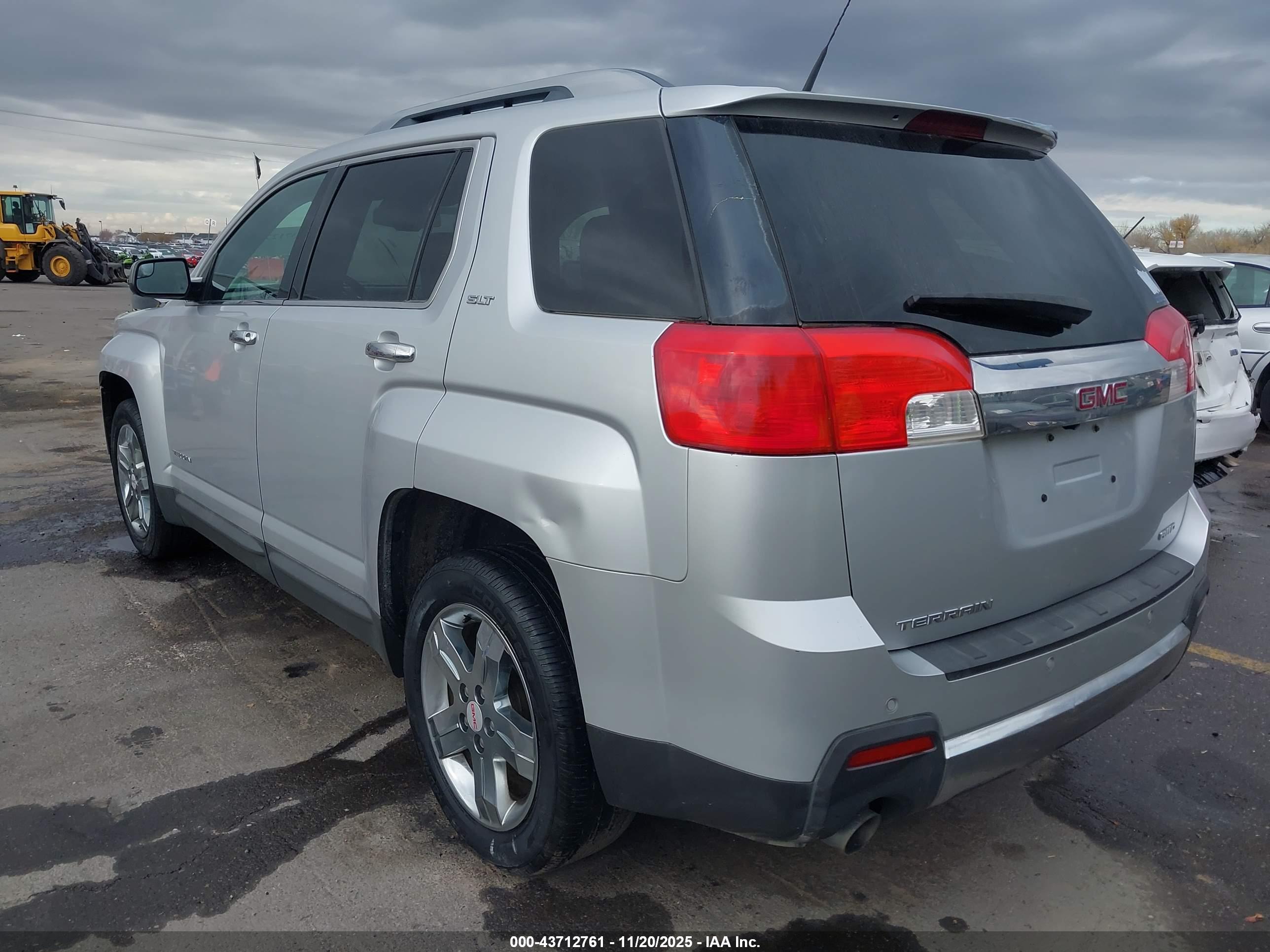 GMC TERRAIN image 3