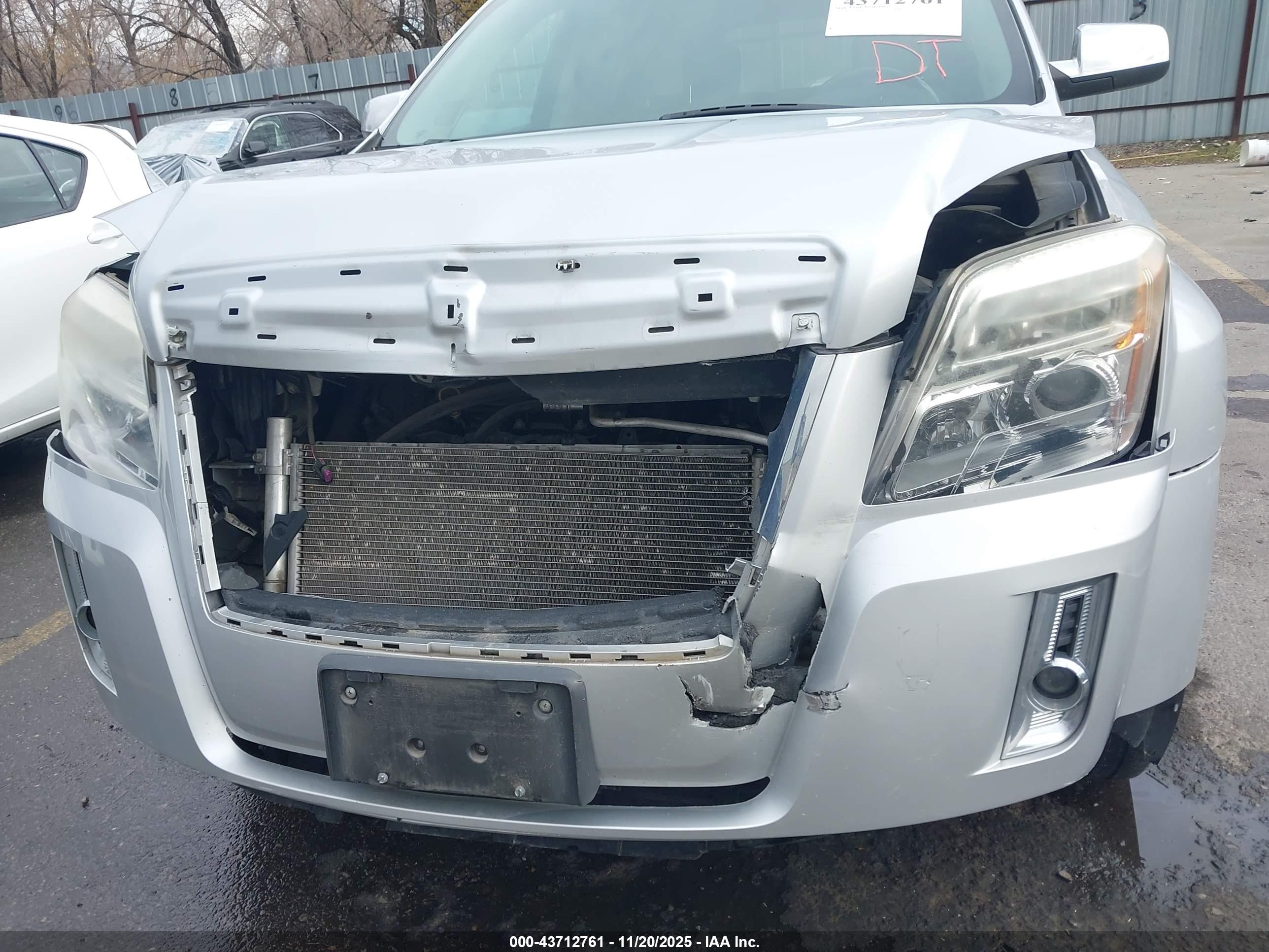 GMC TERRAIN image 6