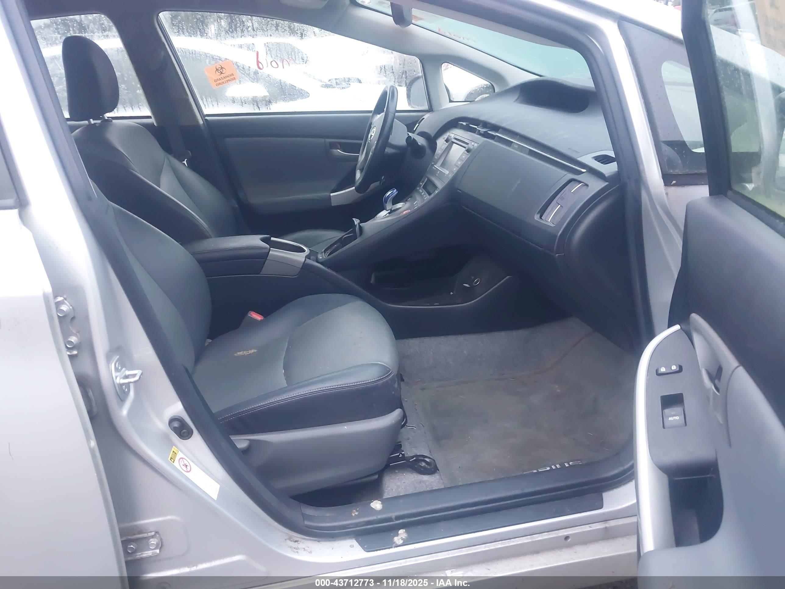 TOYOTA PRIUS image 5