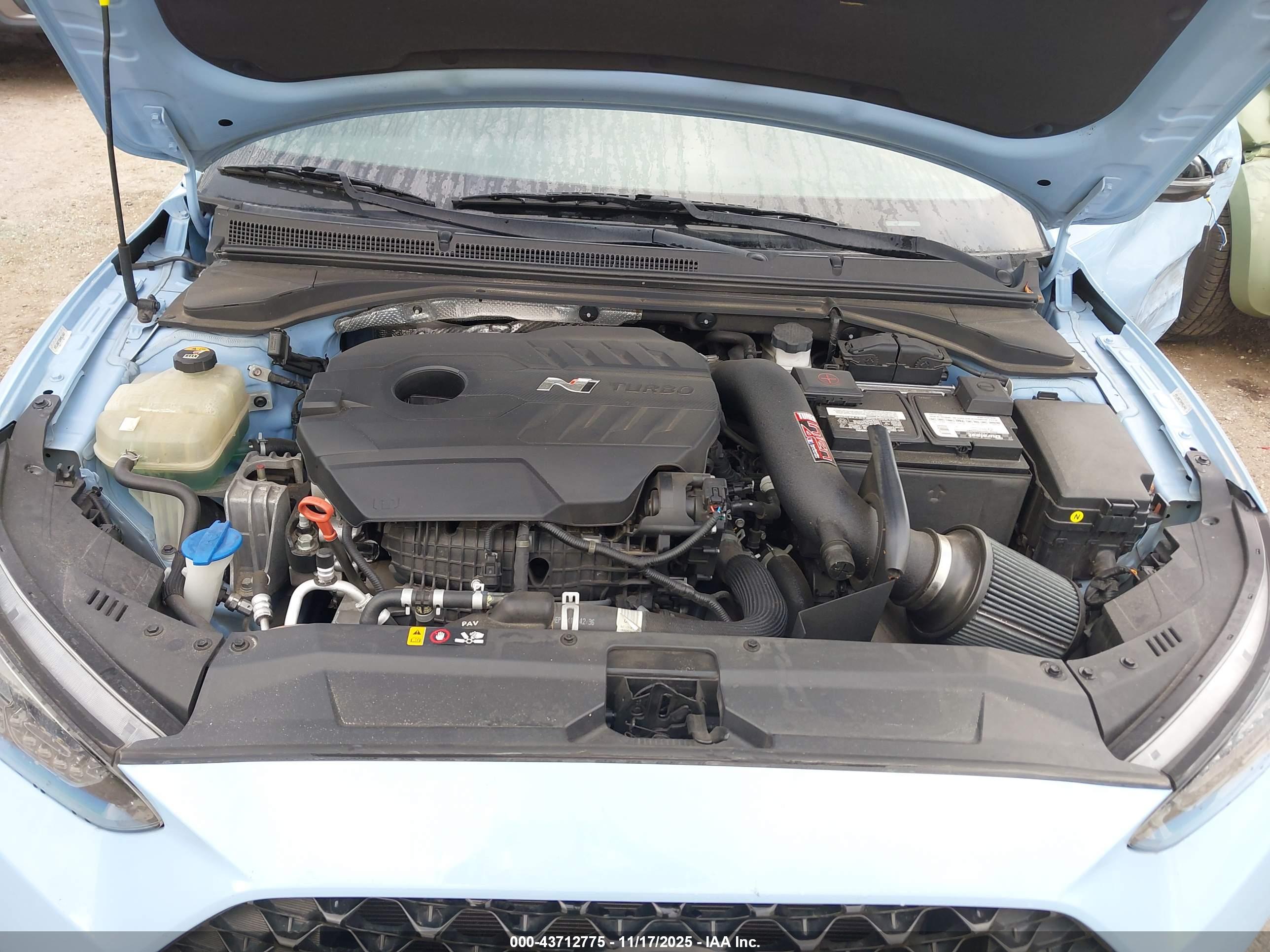 HYUNDAI VELOSTER image 10