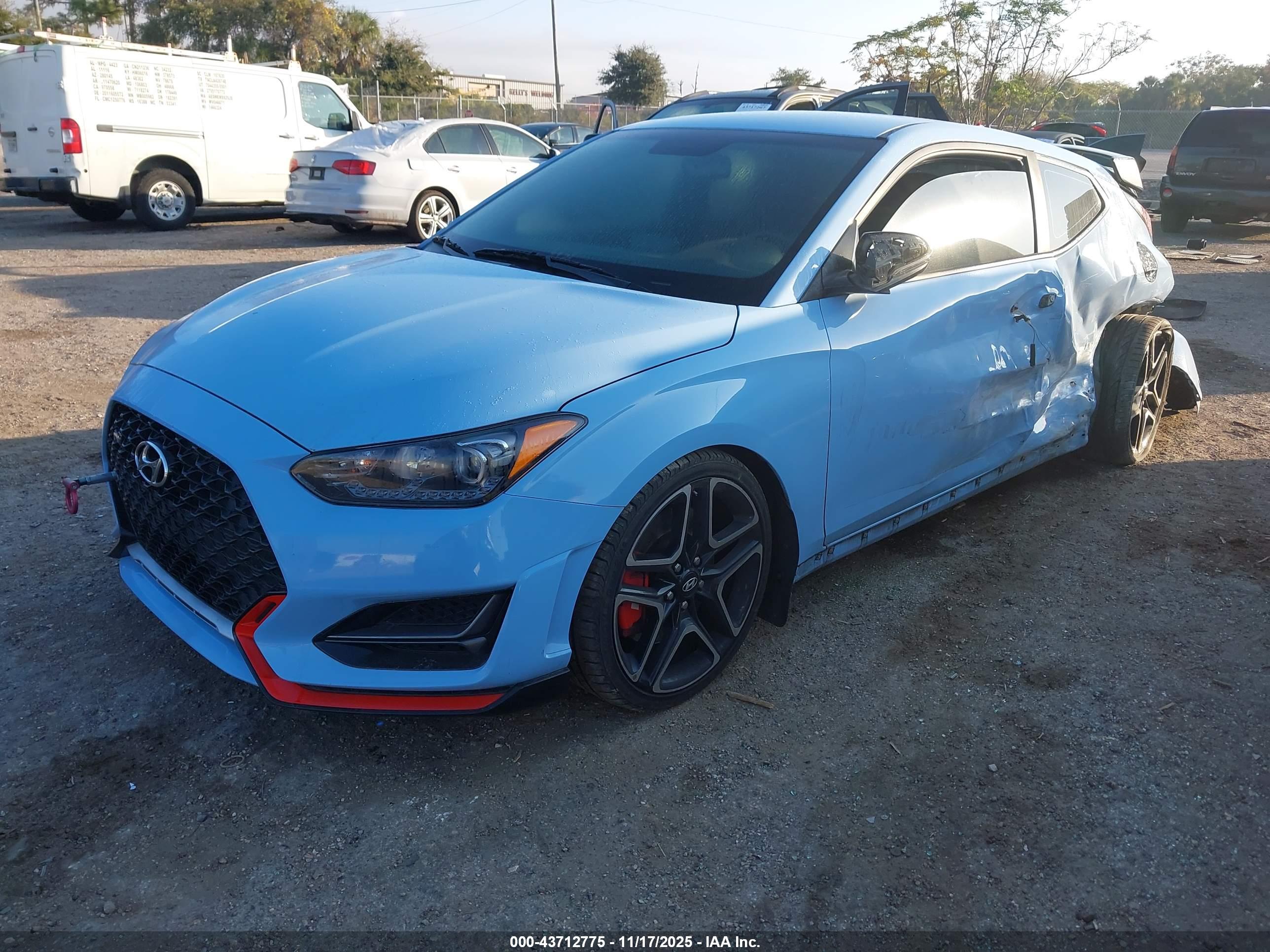 HYUNDAI VELOSTER image 2