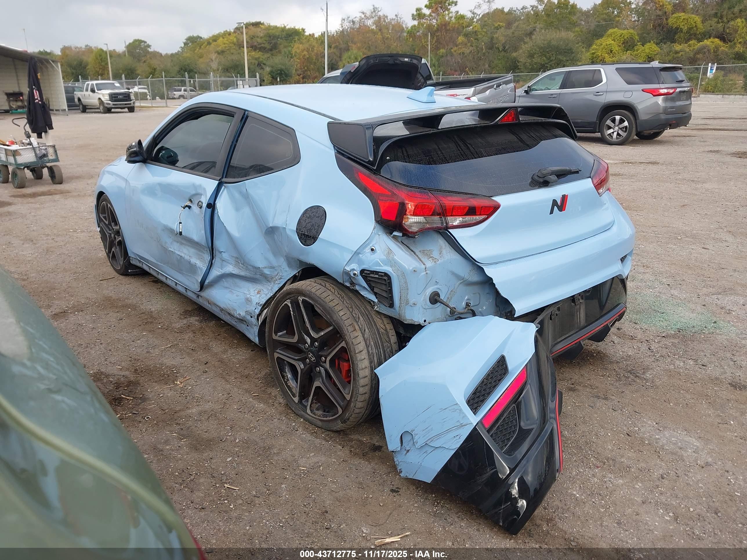 HYUNDAI VELOSTER image 3
