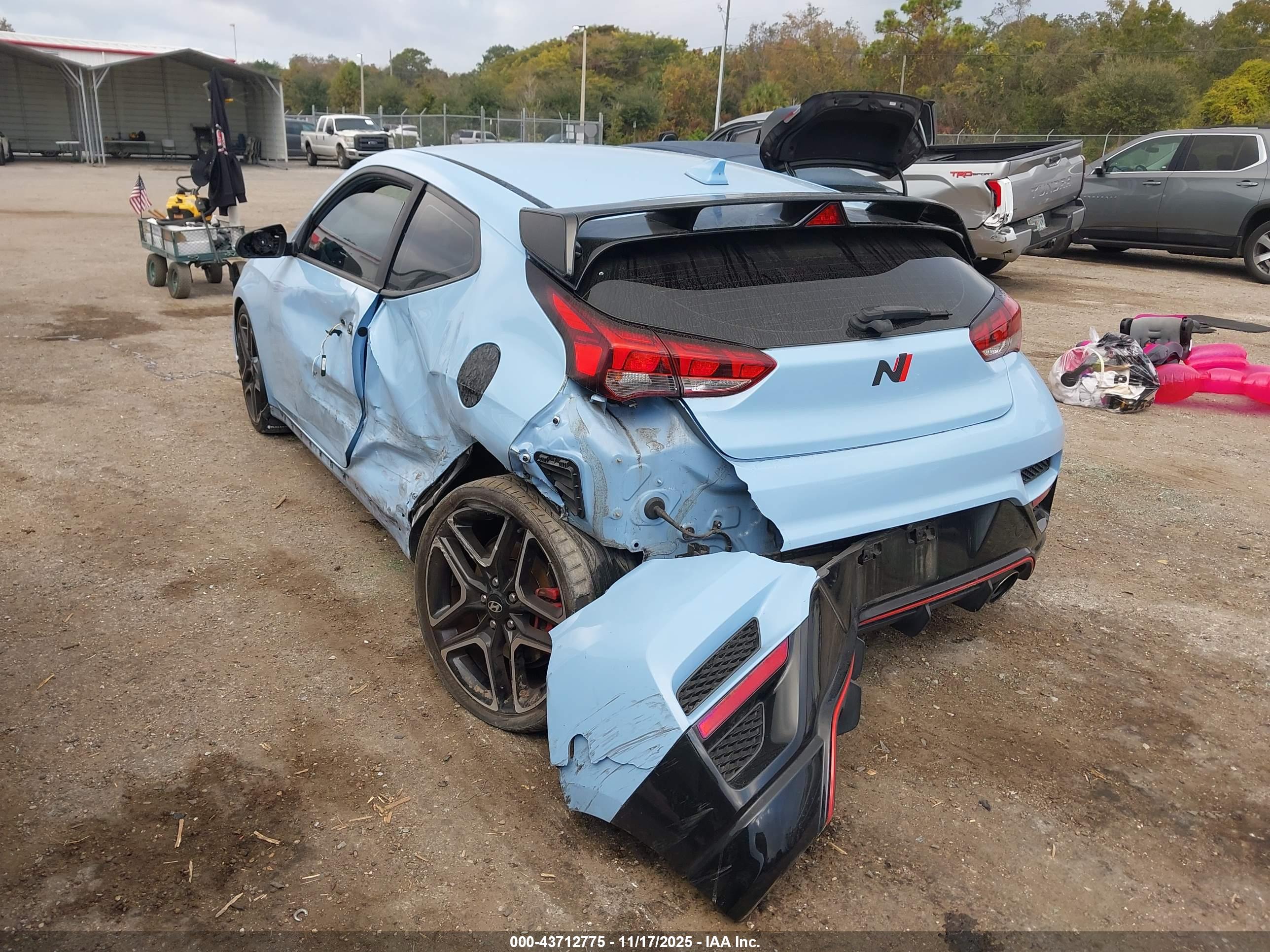 HYUNDAI VELOSTER image 6