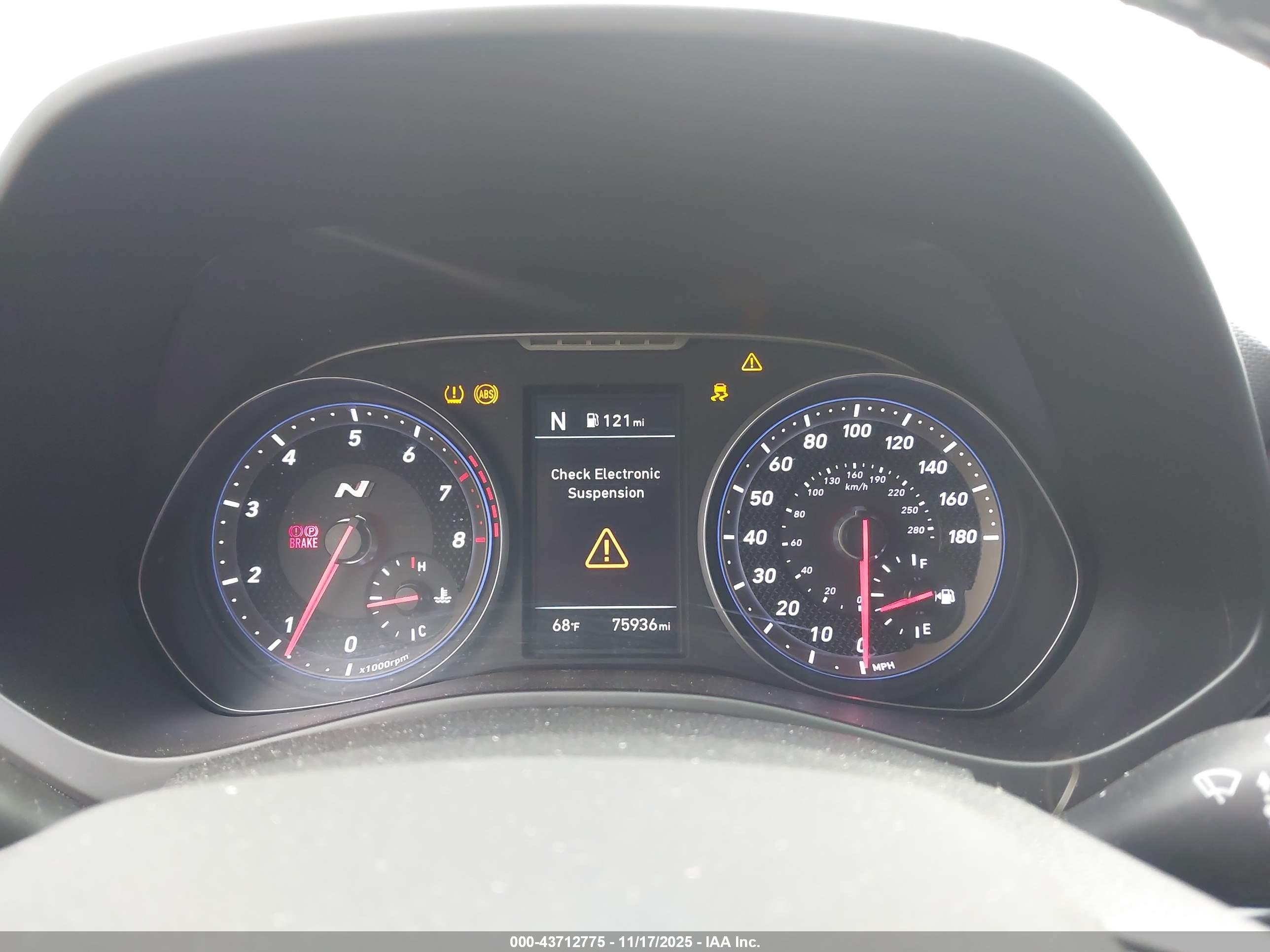 HYUNDAI VELOSTER image 7