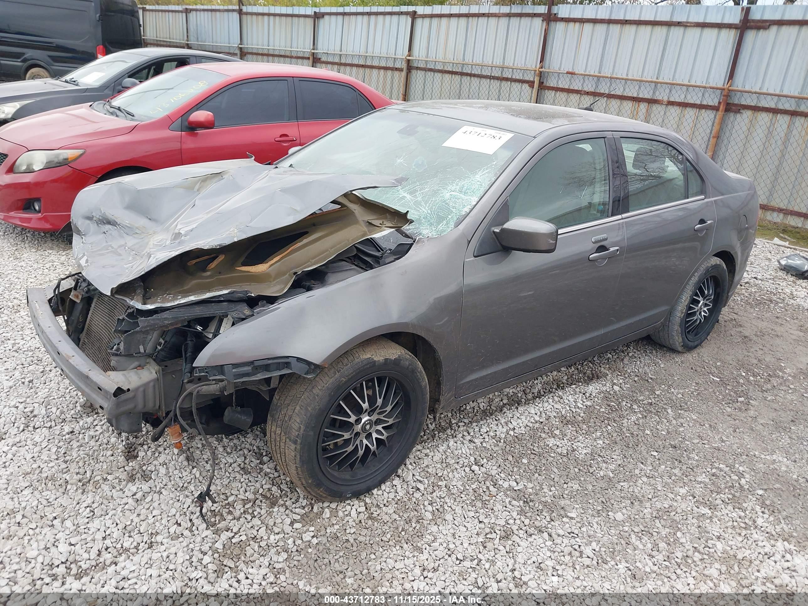 FORD FUSION image 2