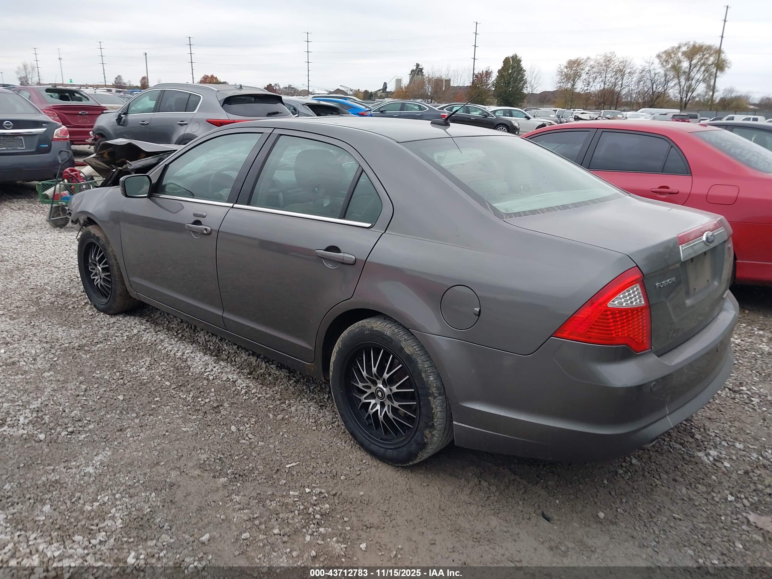 FORD FUSION image 3
