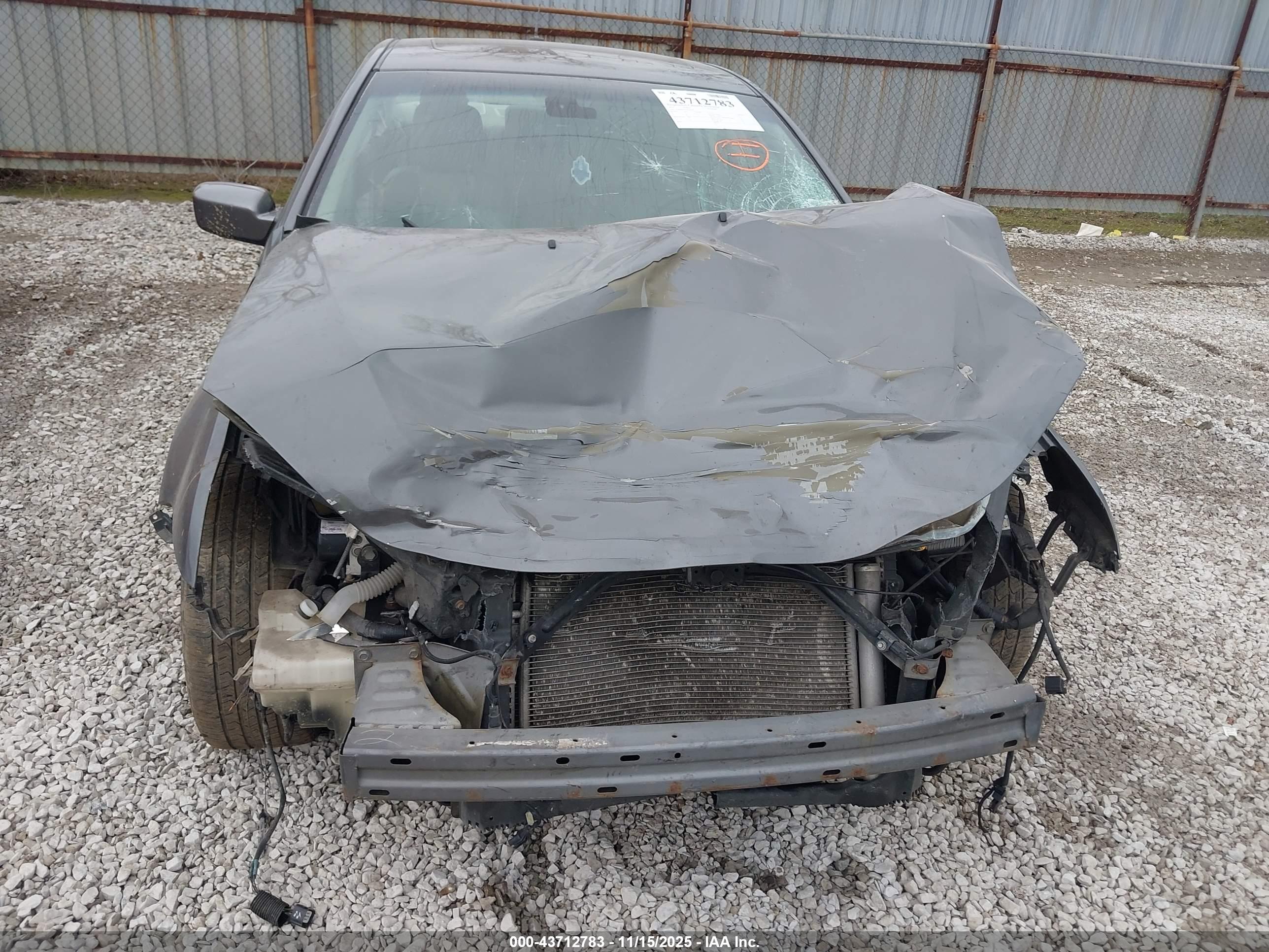FORD FUSION image 6