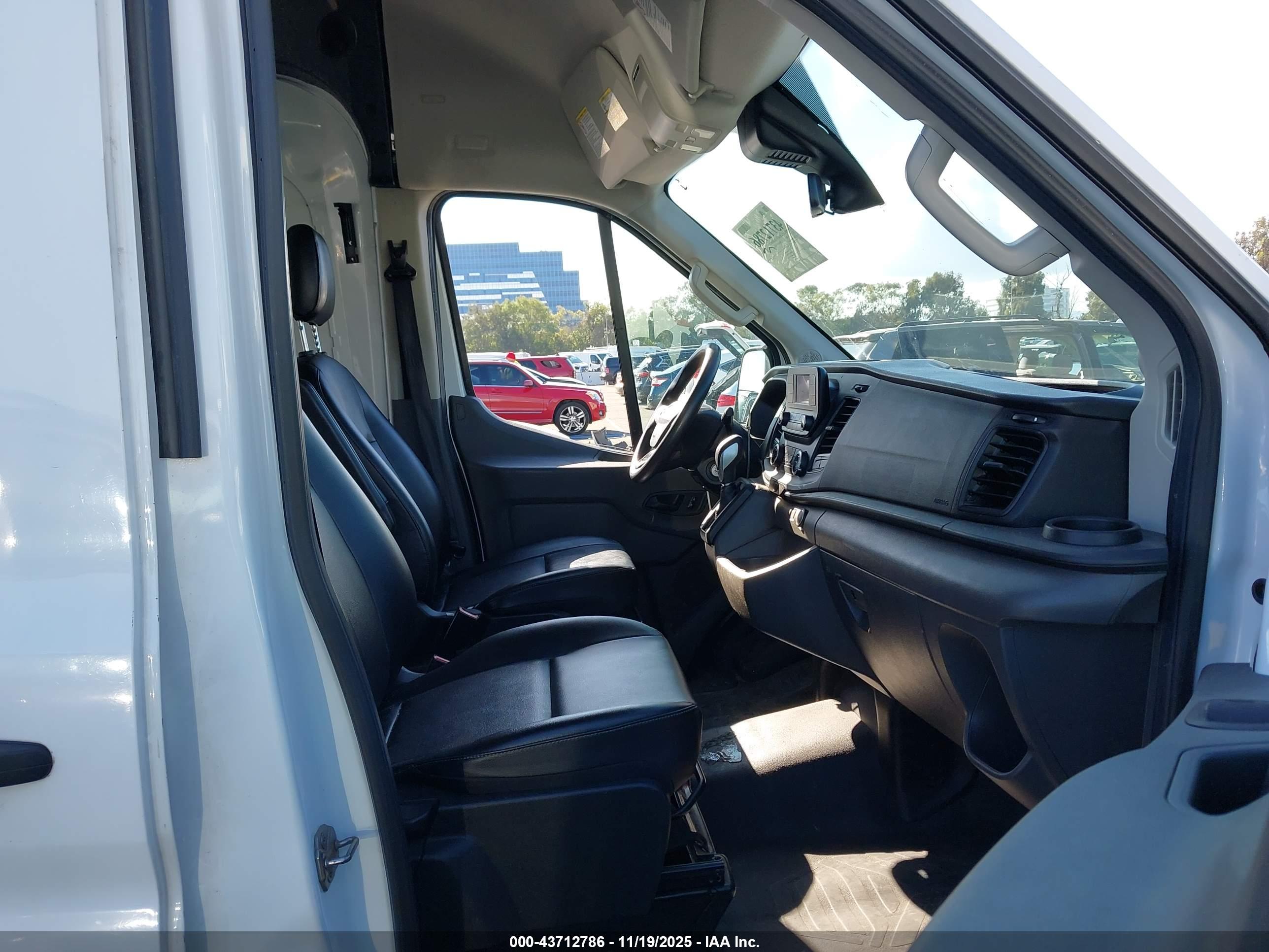 FORD TRANSIT-250 image 5