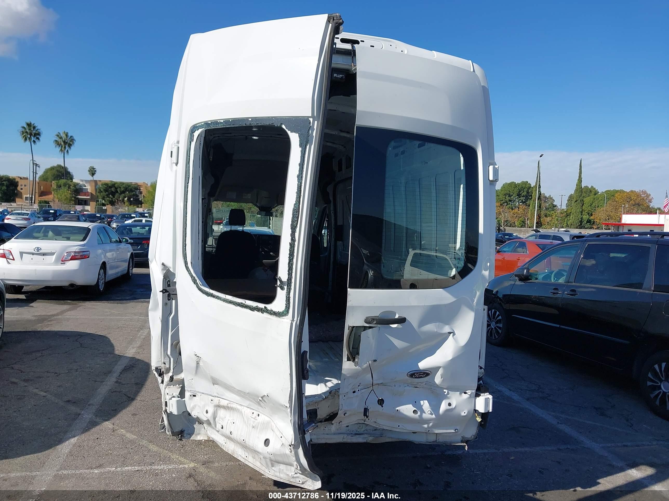 FORD TRANSIT-250 image 6