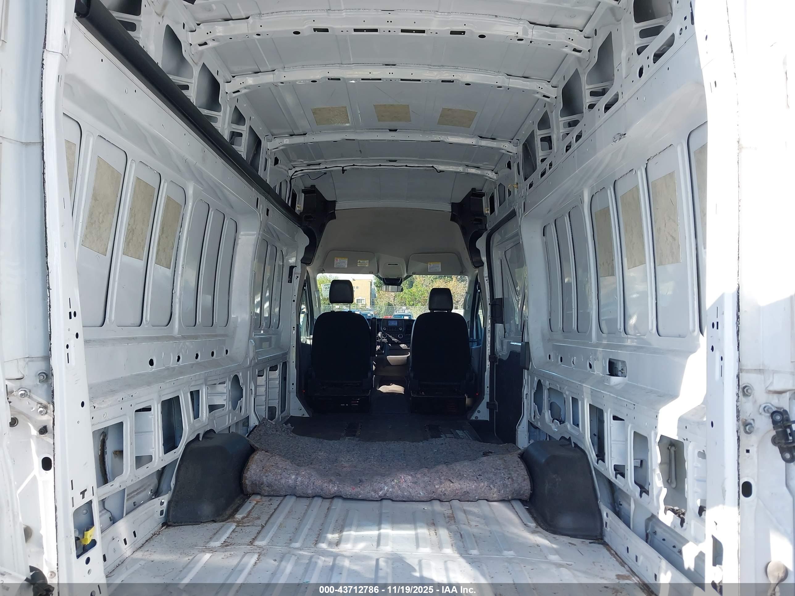 FORD TRANSIT-250 image 8