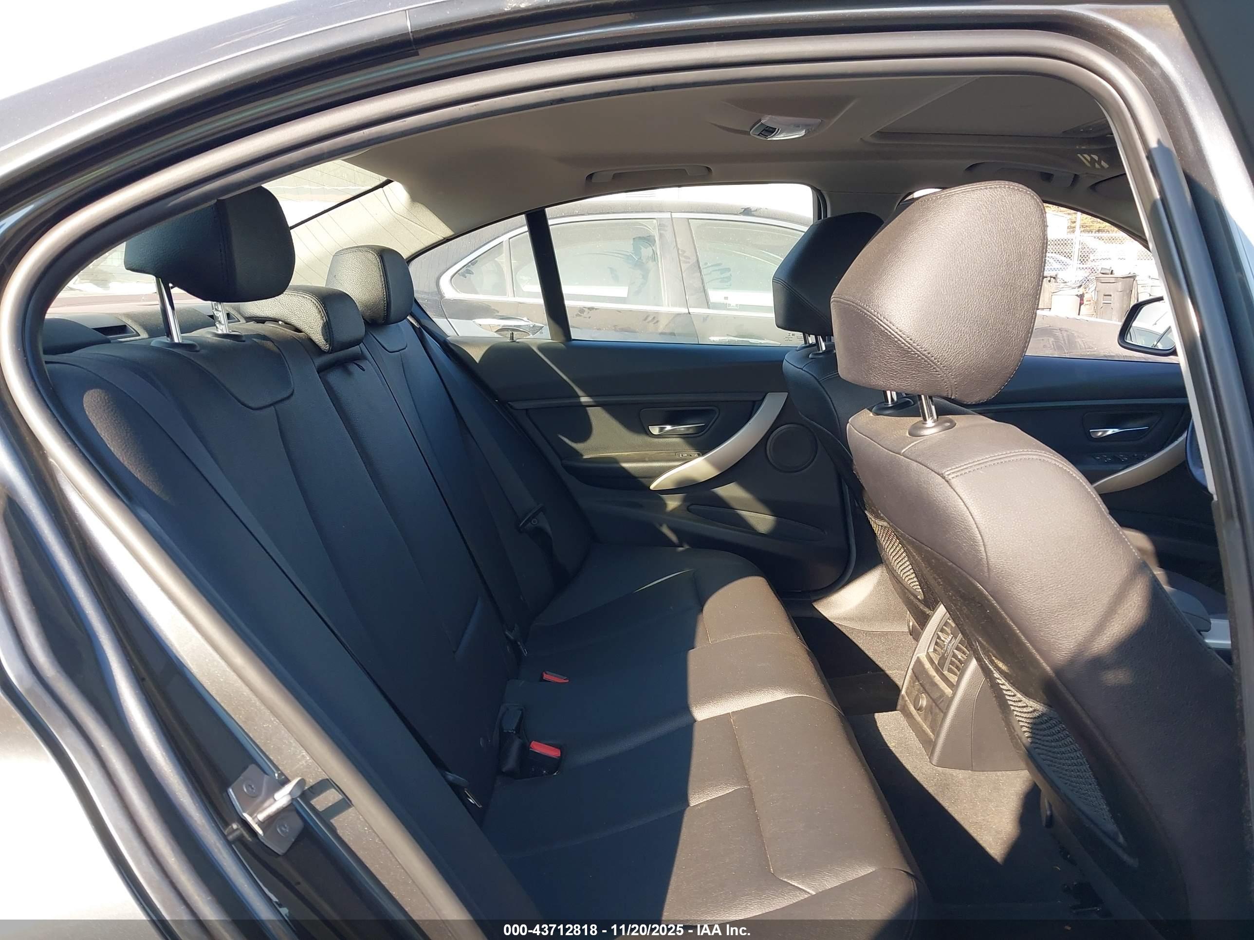 BMW 320I image 8