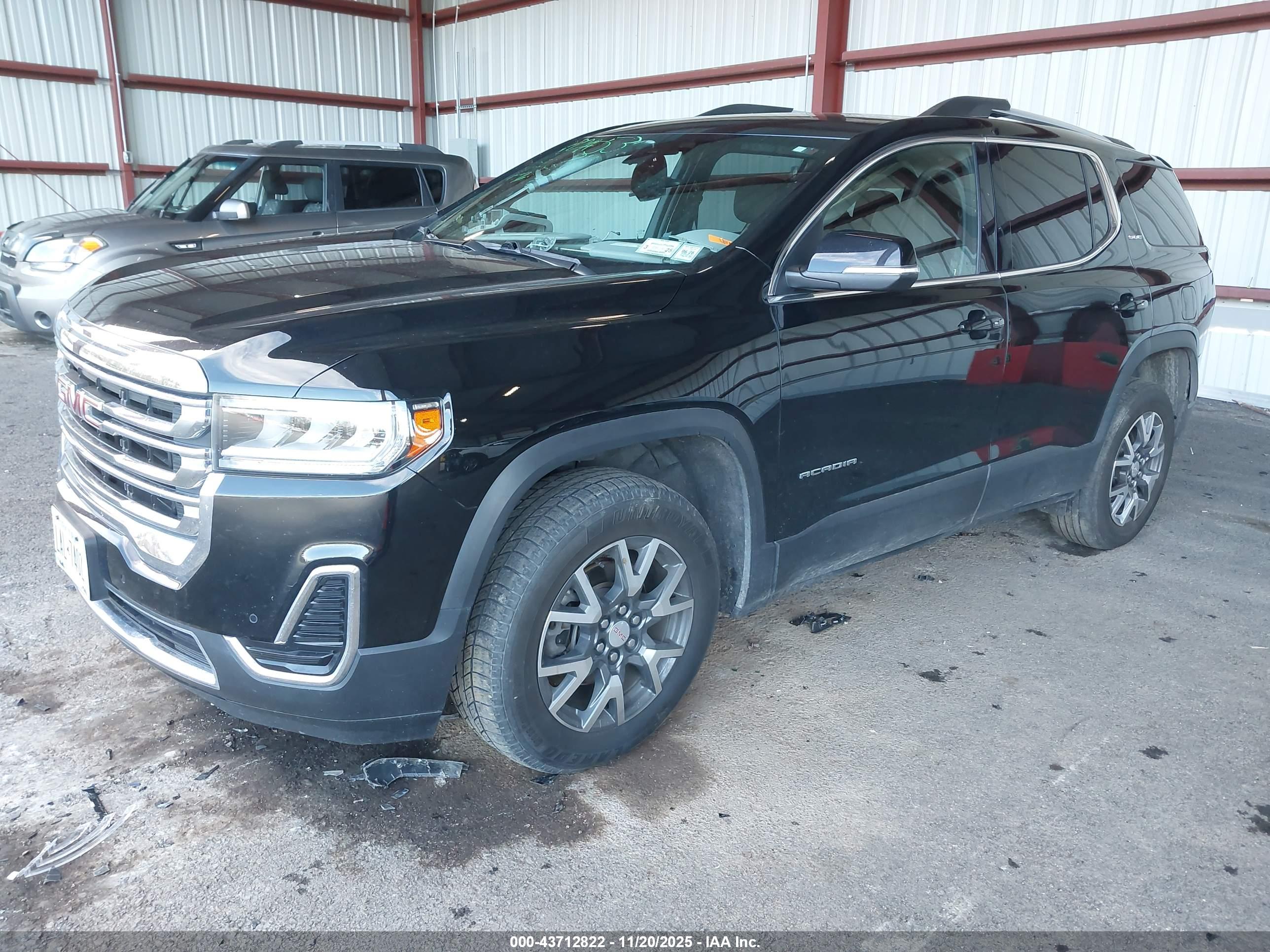 GMC ACADIA image 2