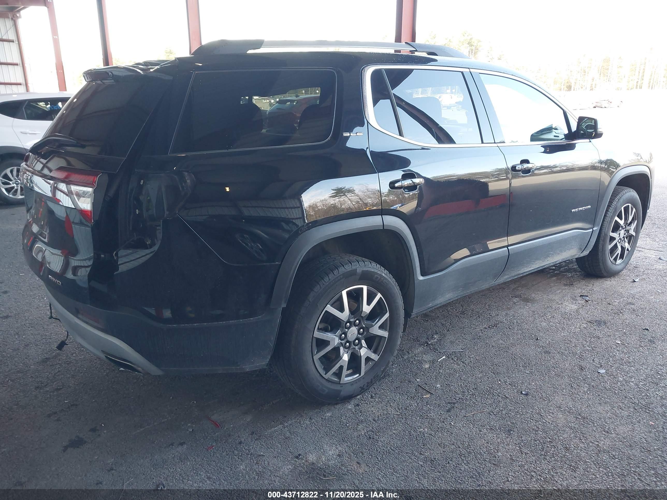 GMC ACADIA image 4