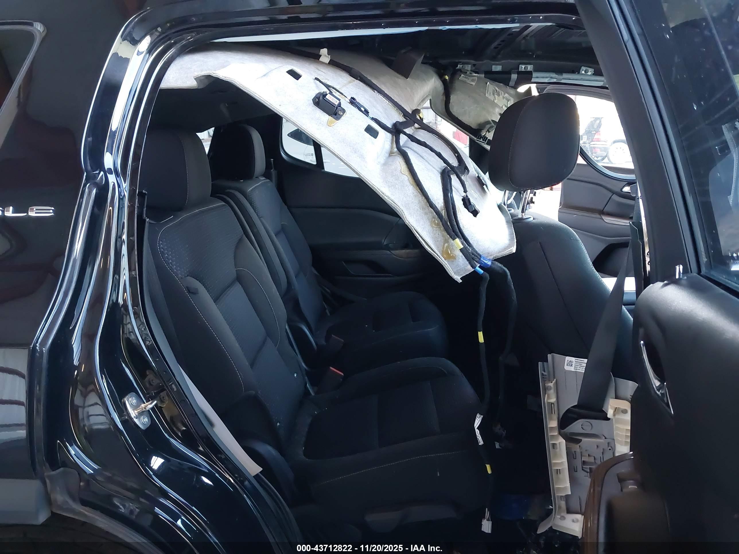 GMC ACADIA image 8
