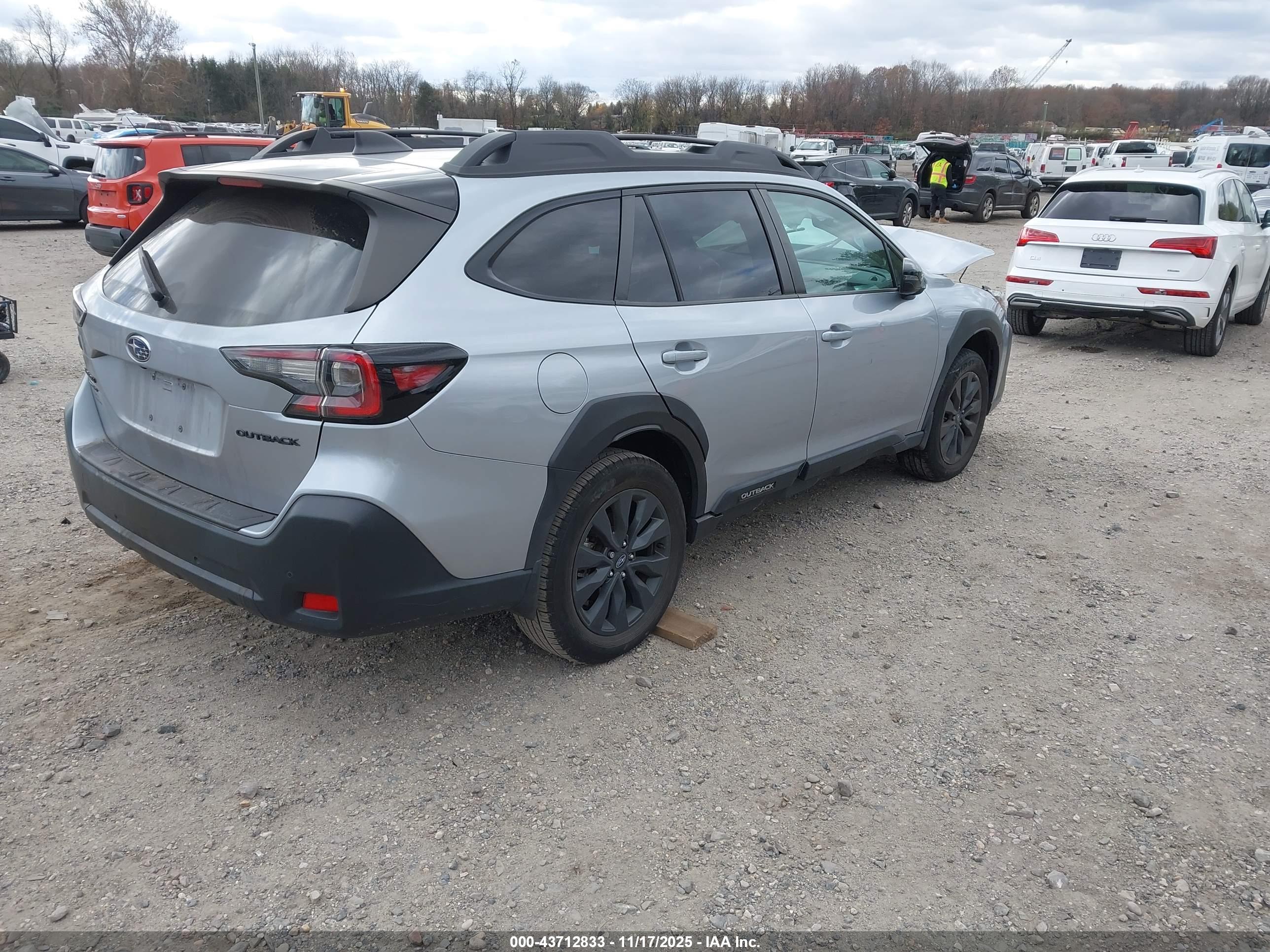 SUBARU OUTBACK image 4