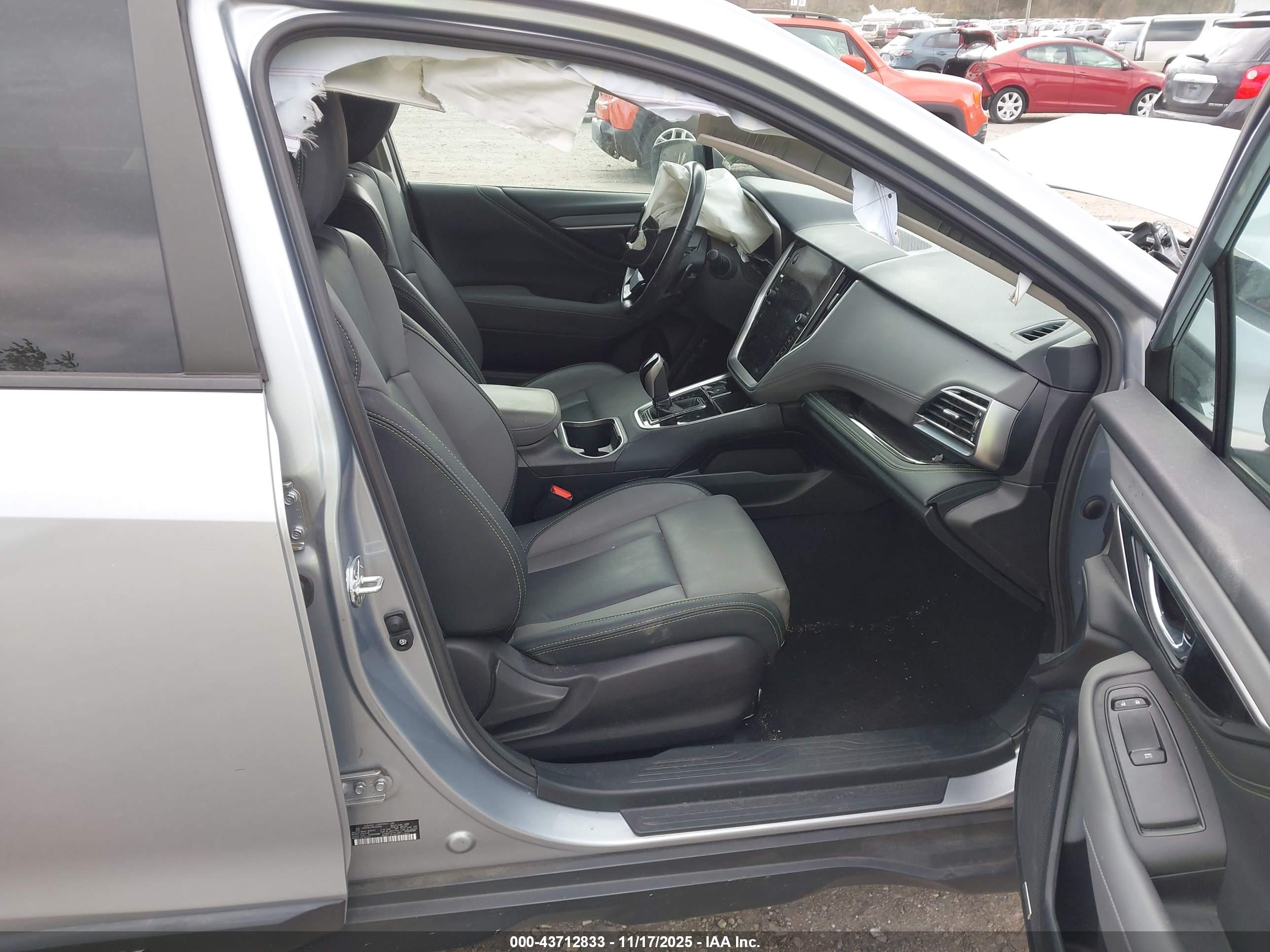 SUBARU OUTBACK image 5