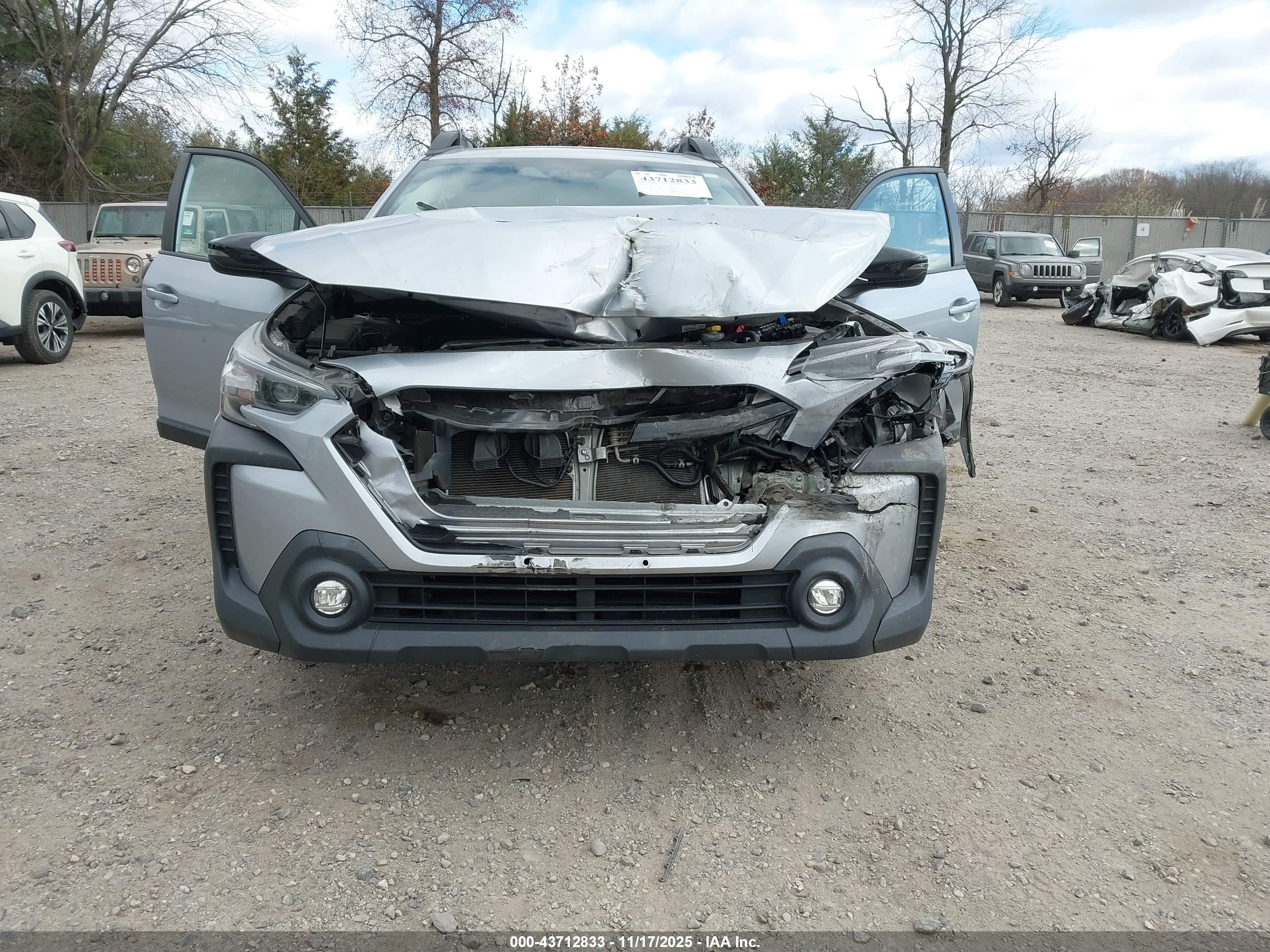 SUBARU OUTBACK image 6