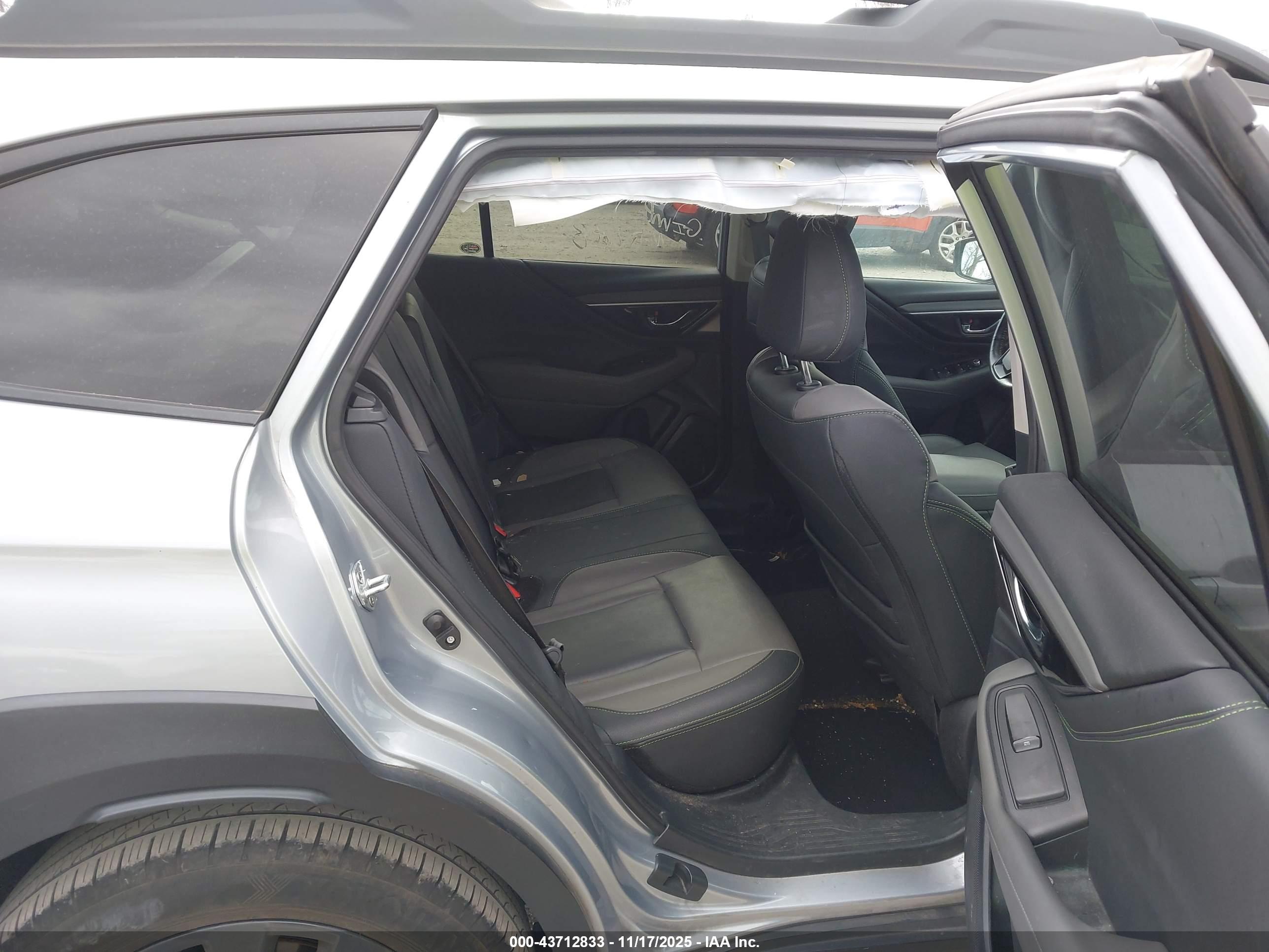 SUBARU OUTBACK image 8