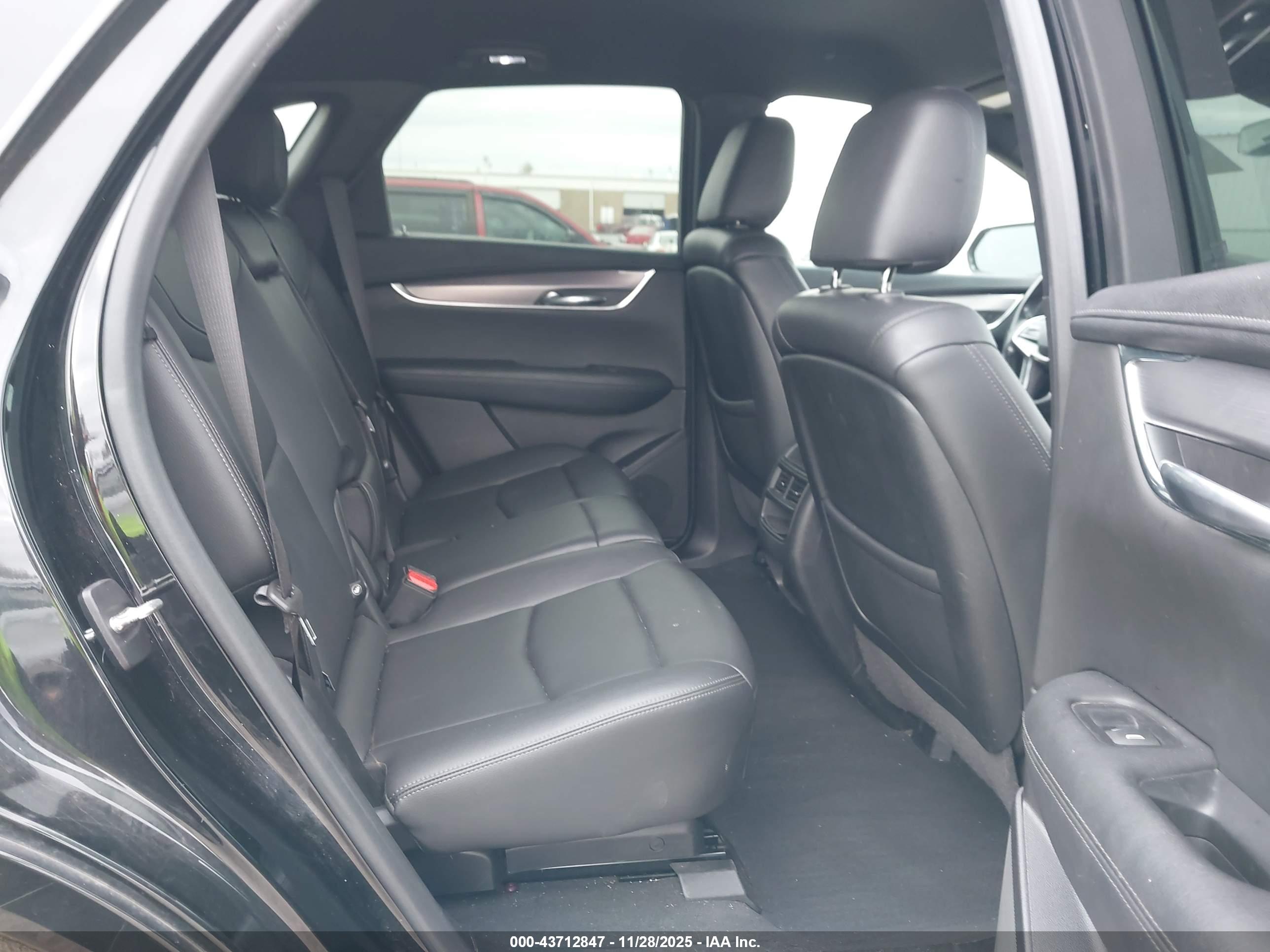 CADILLAC XT5 image 8
