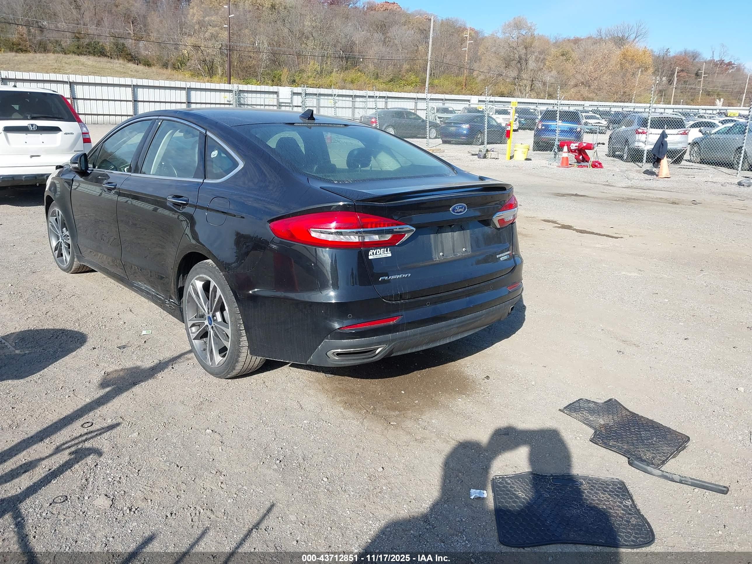FORD FUSION image 3