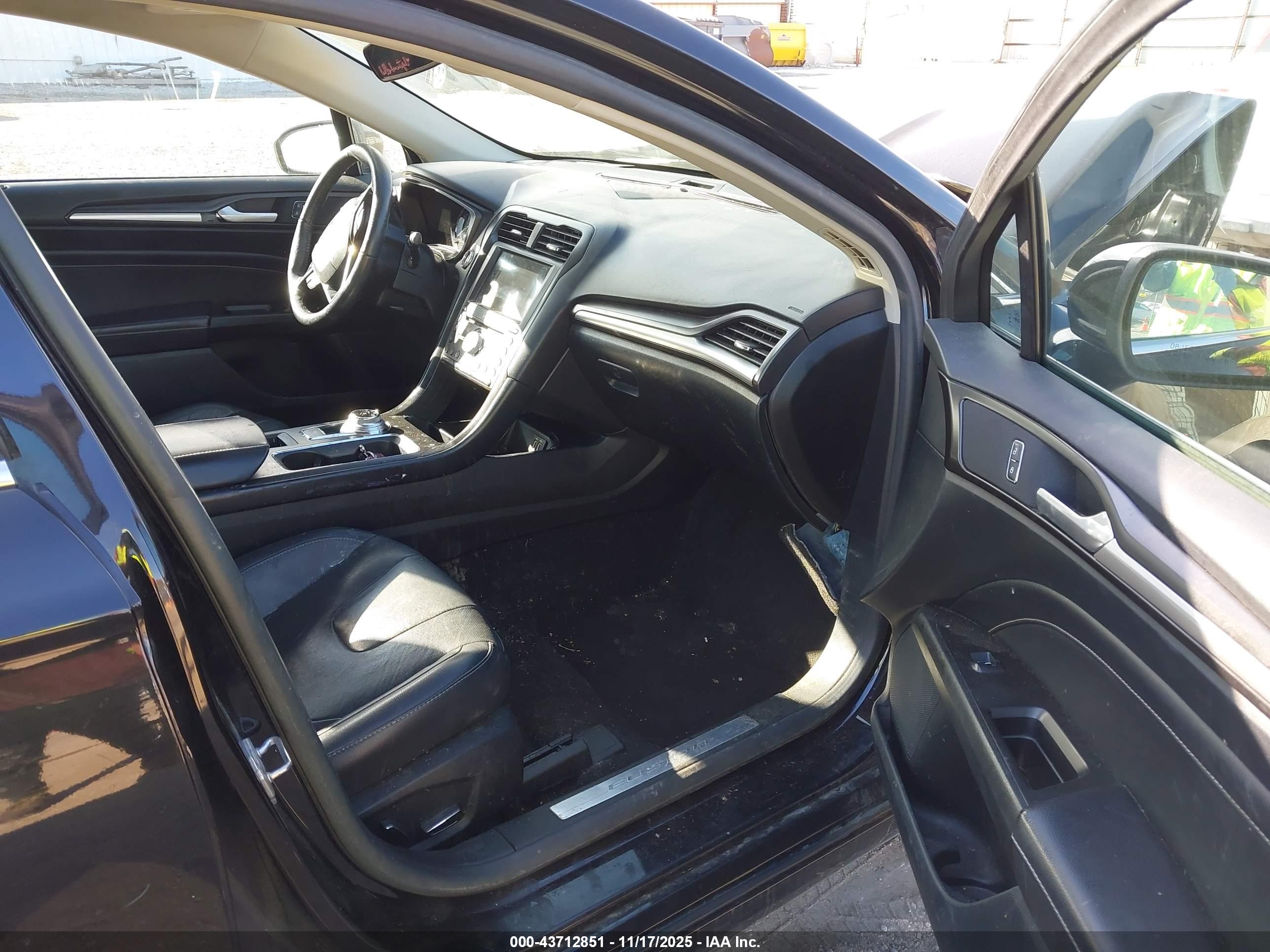 FORD FUSION image 5
