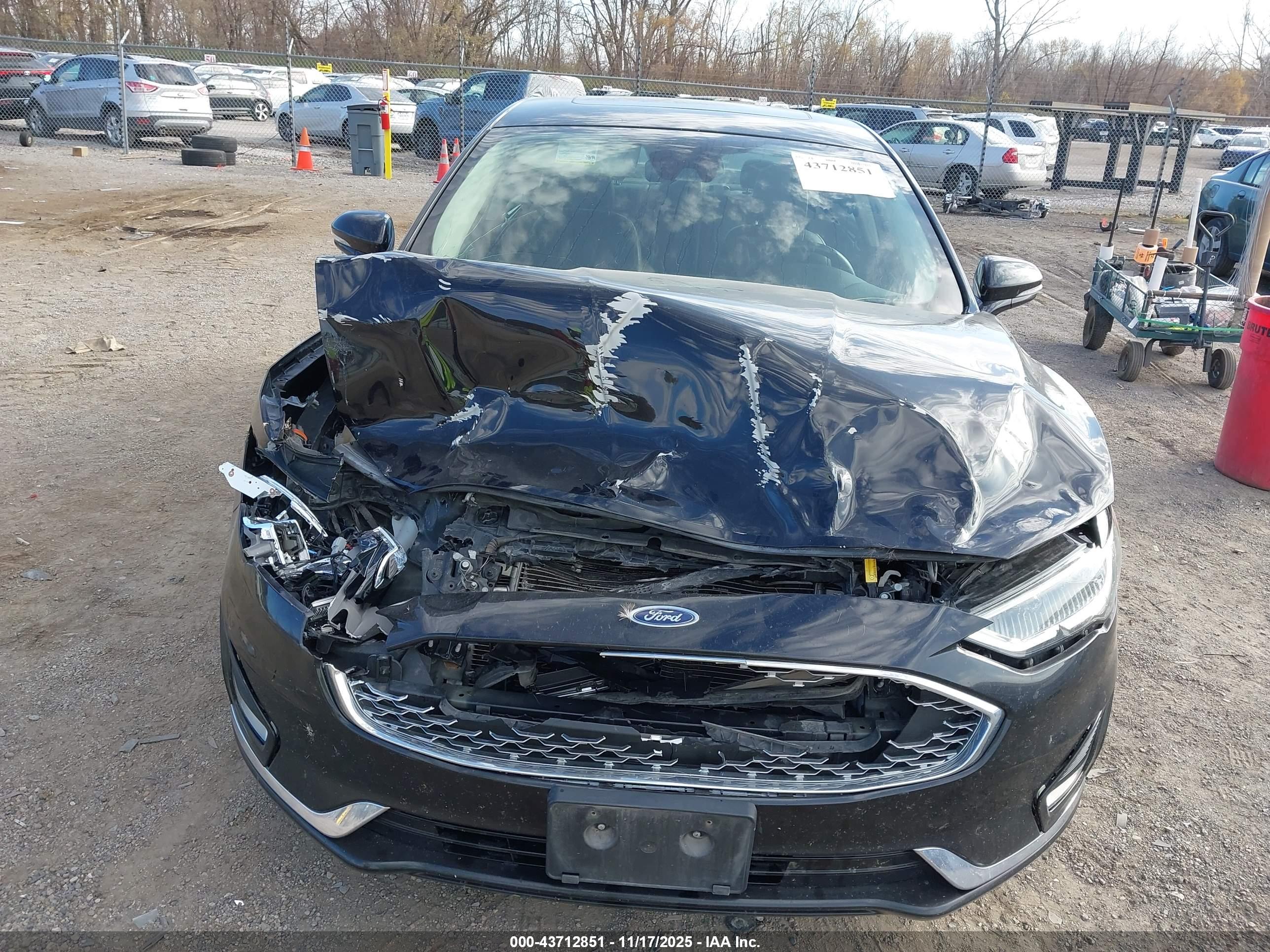FORD FUSION image 6