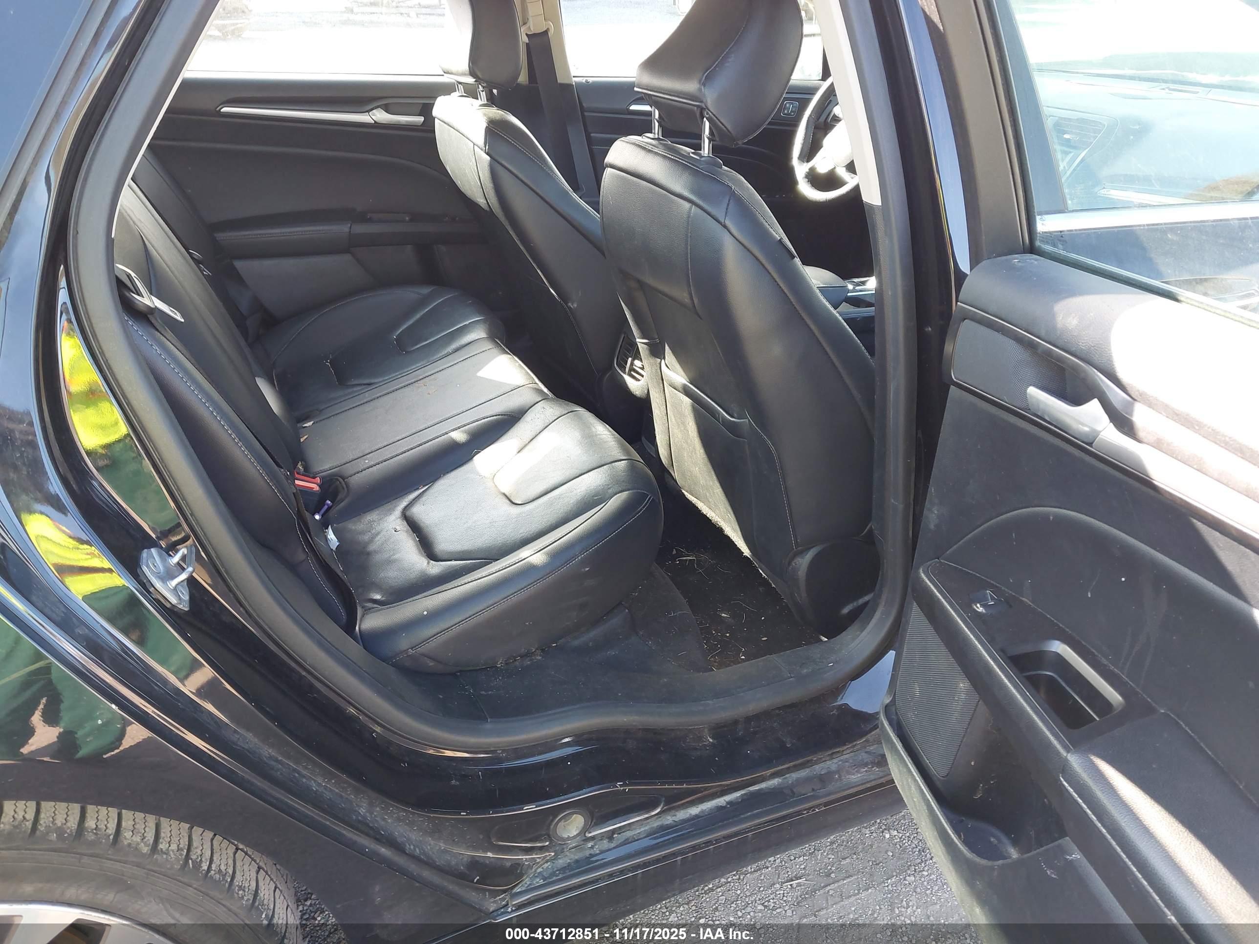 FORD FUSION image 8