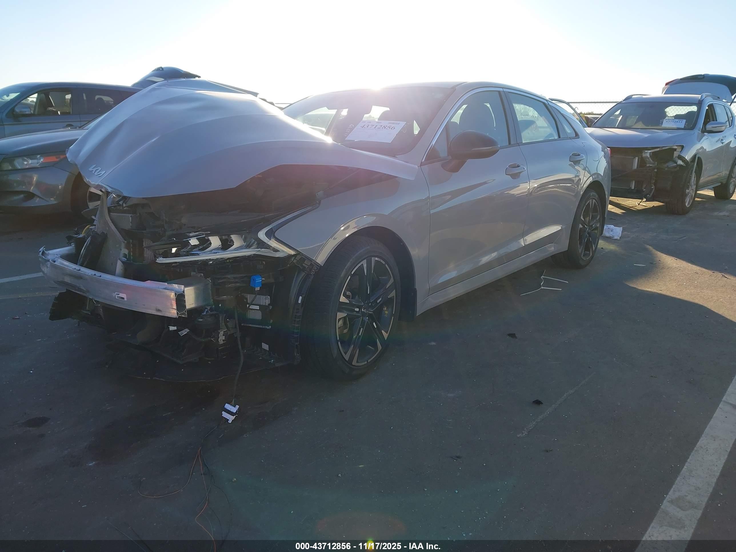 KIA K5 image 2