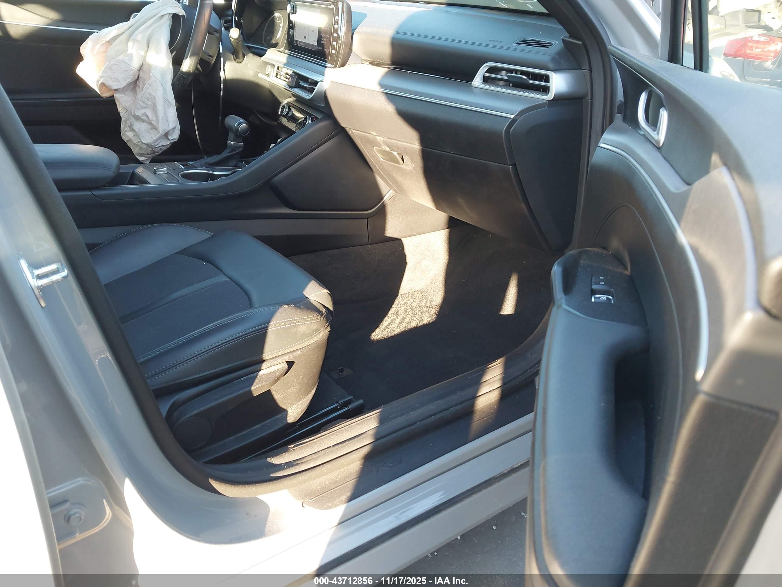 KIA K5 image 5