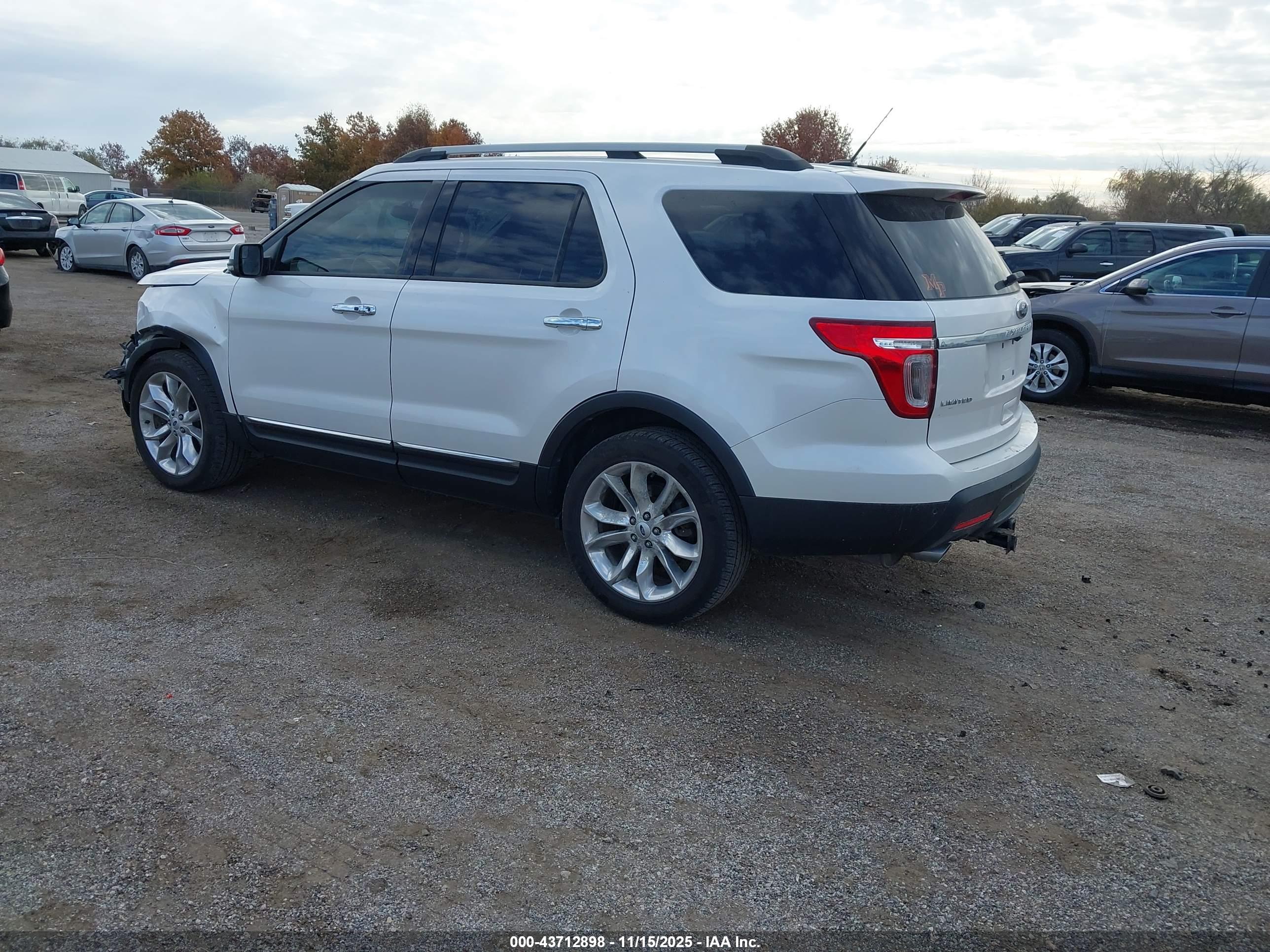 FORD EXPLORER image 3