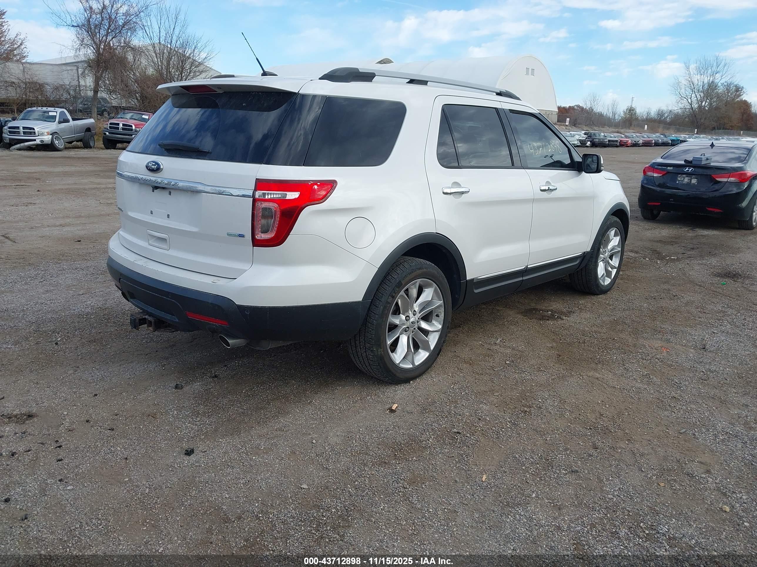FORD EXPLORER image 4