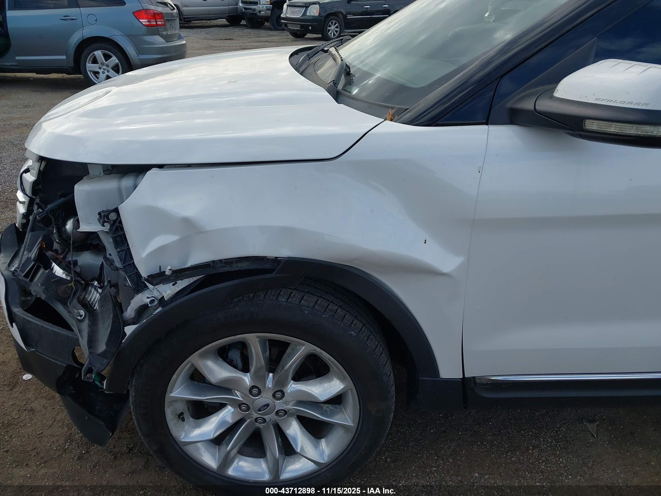 FORD EXPLORER image 6