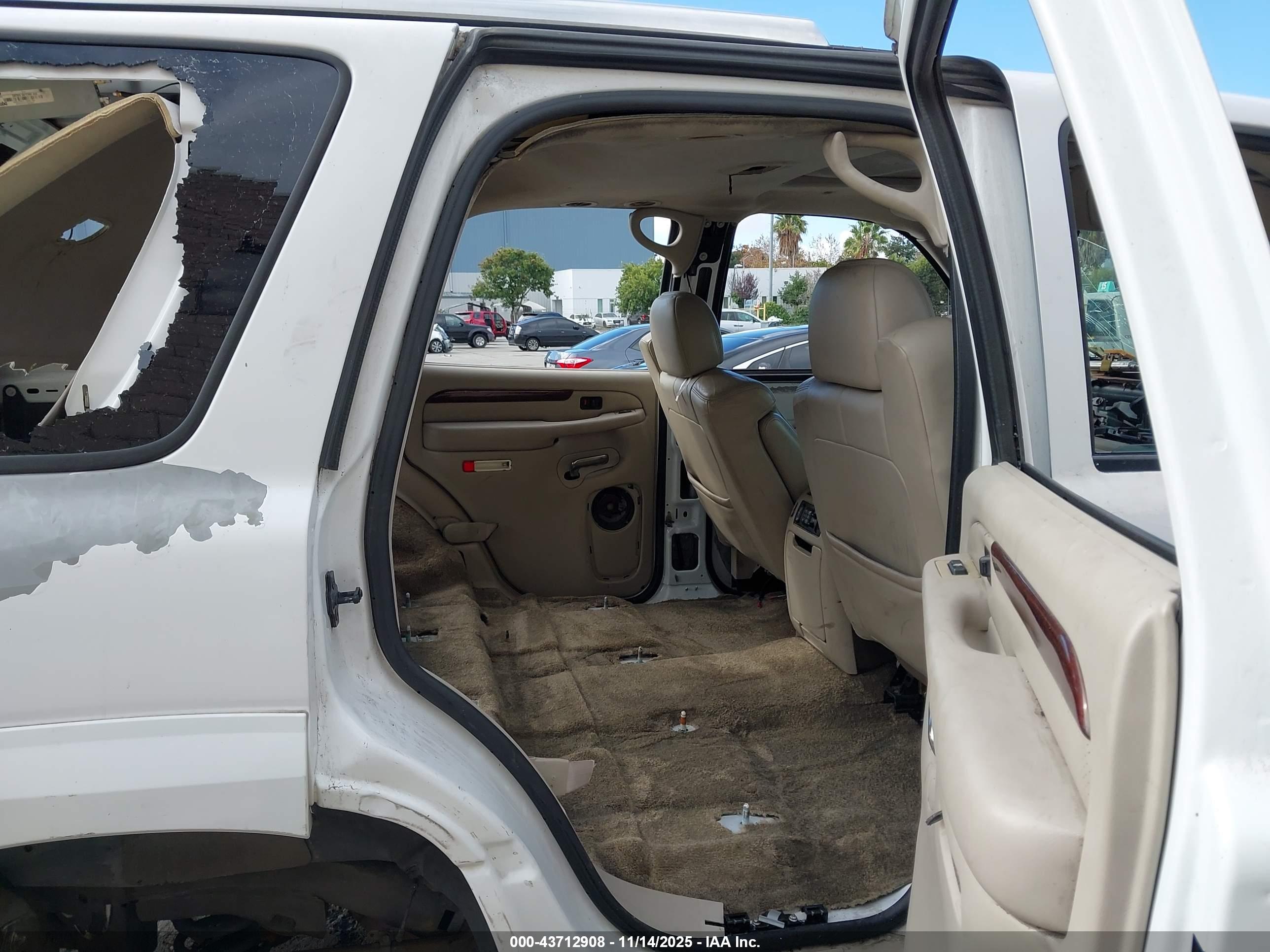 CADILLAC ESCALADE image 8
