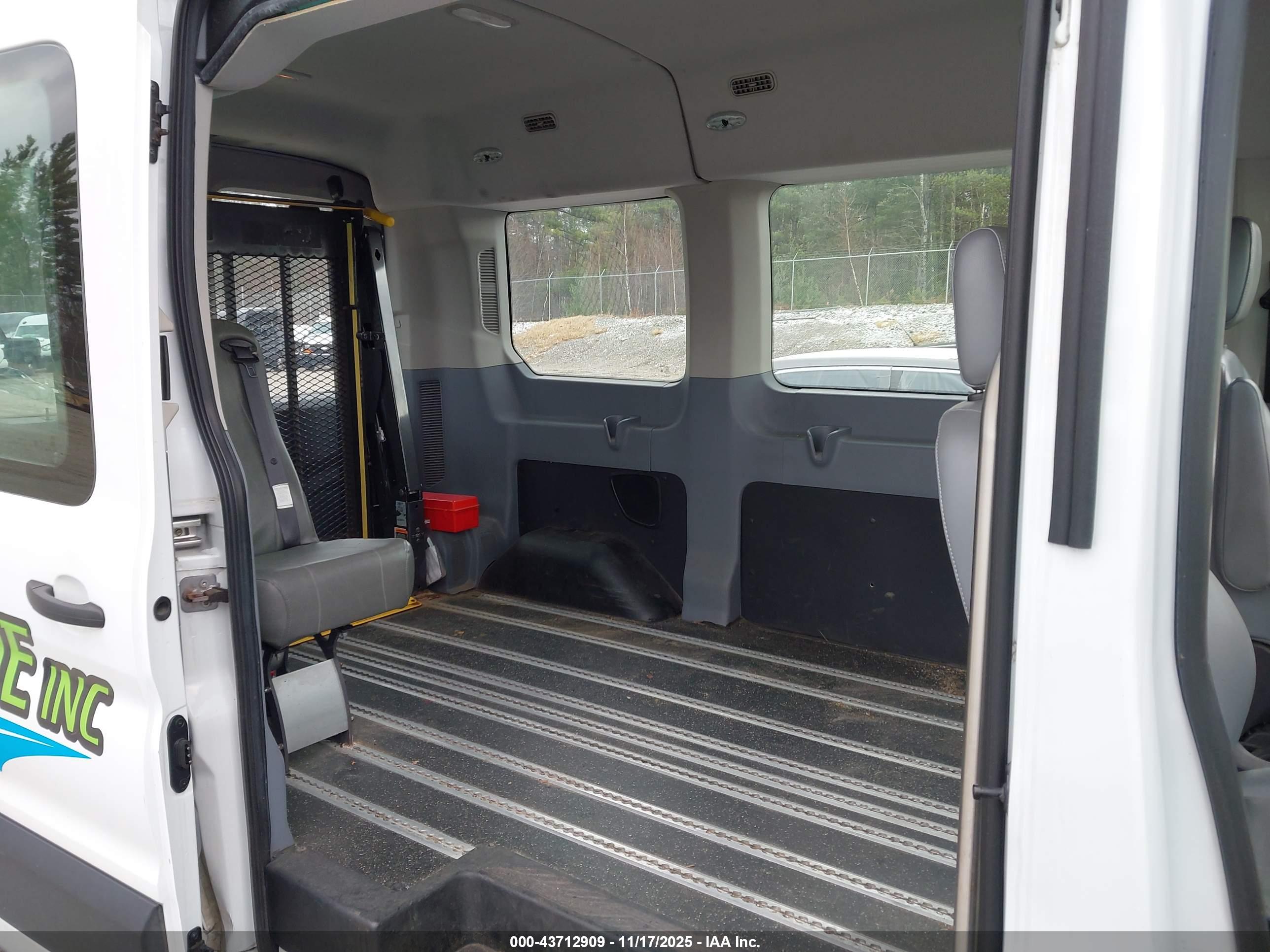 FORD TRANSIT-150 image 8