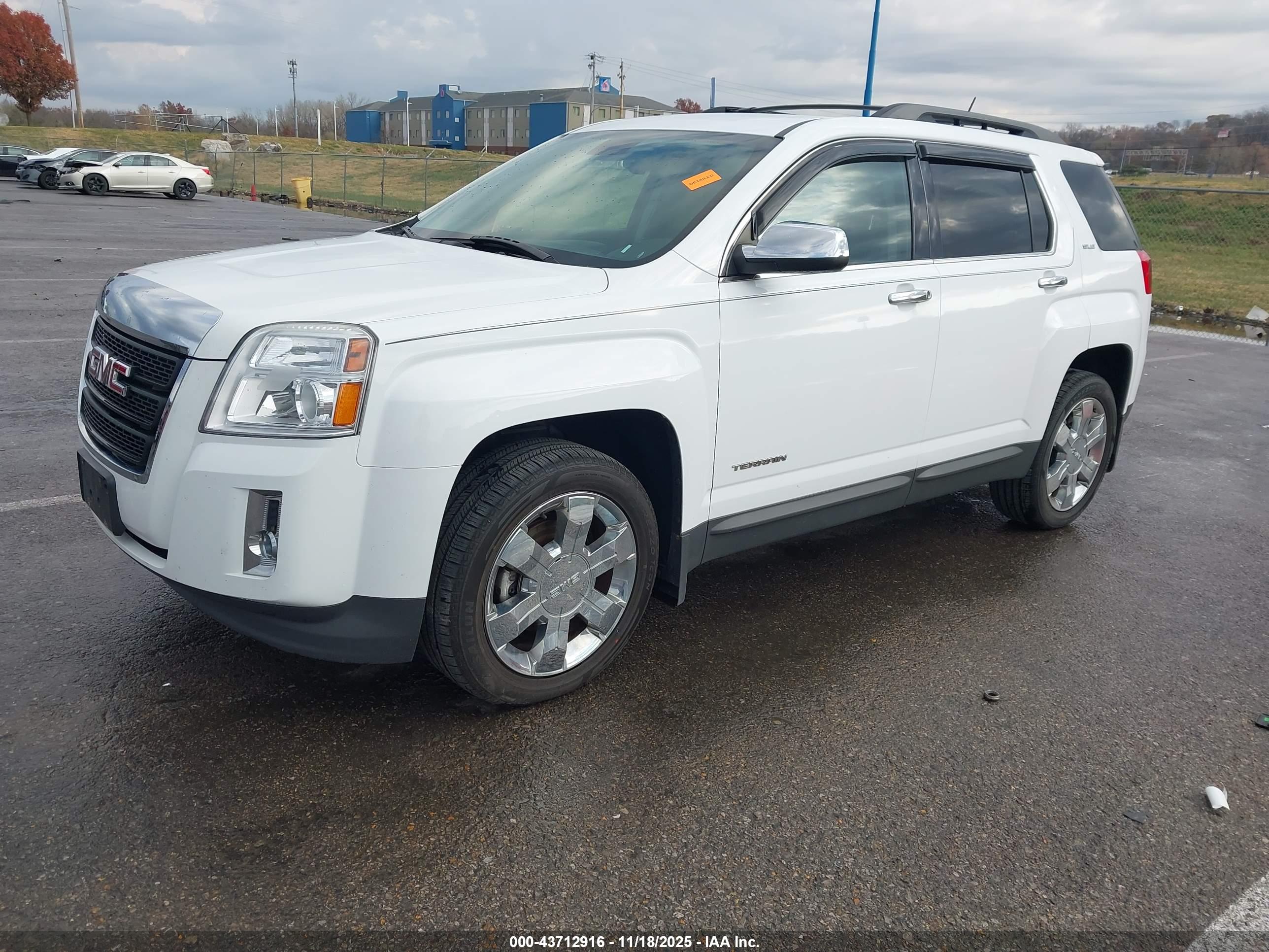 GMC TERRAIN image 2