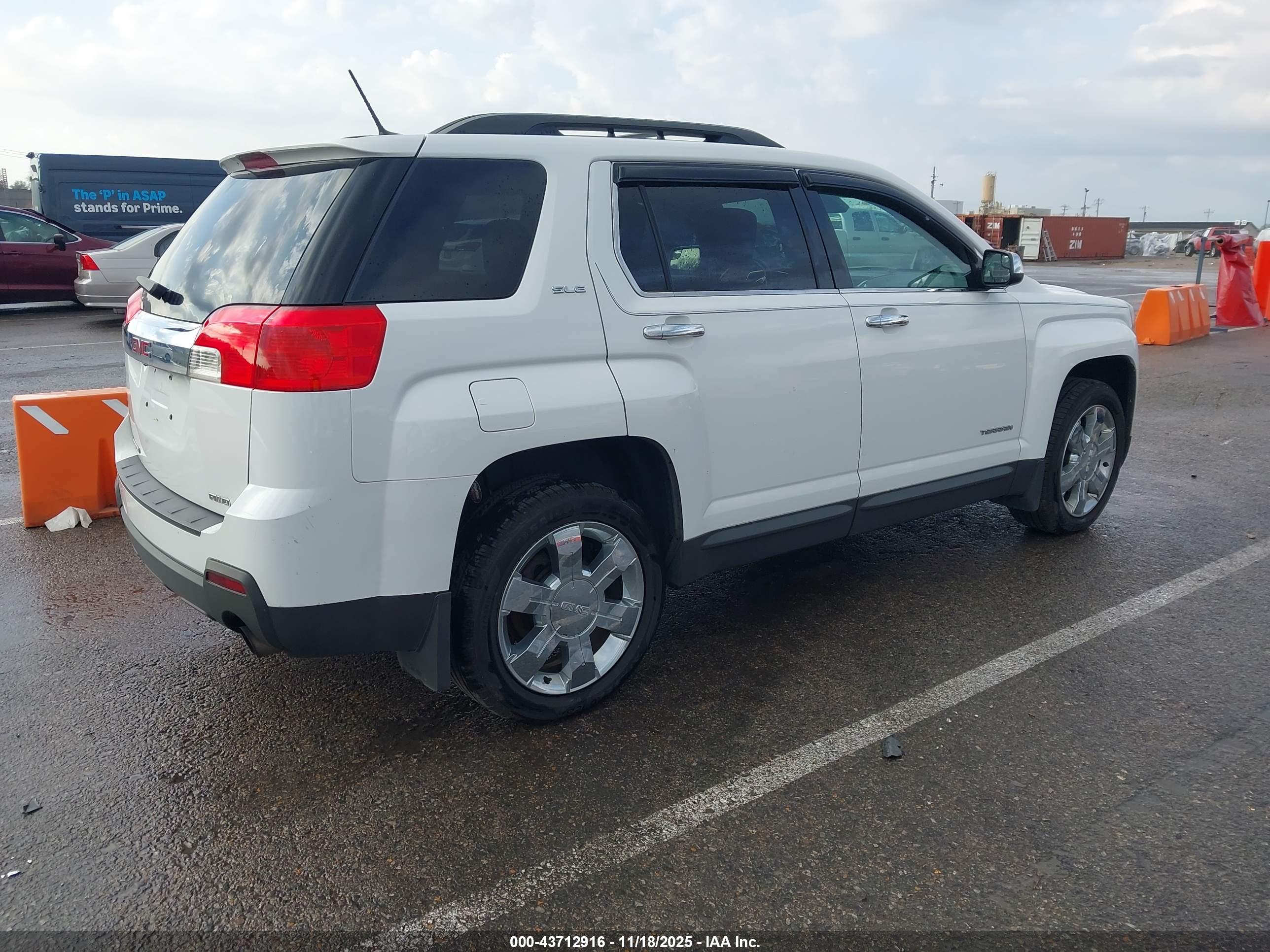 GMC TERRAIN image 4