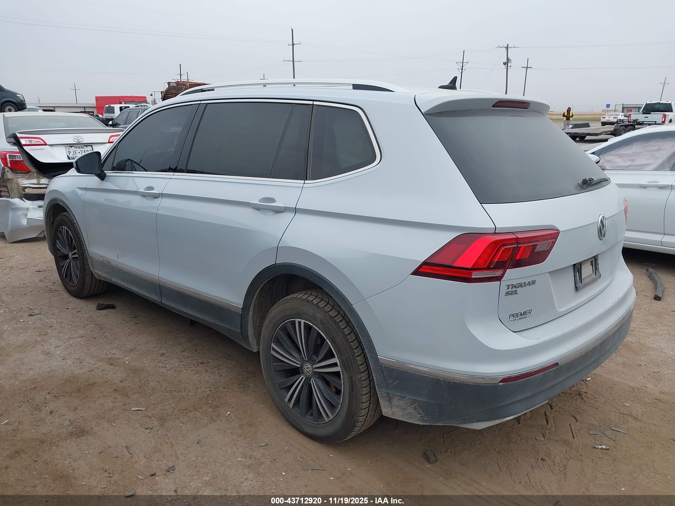 VOLKSWAGEN TIGUAN image 3