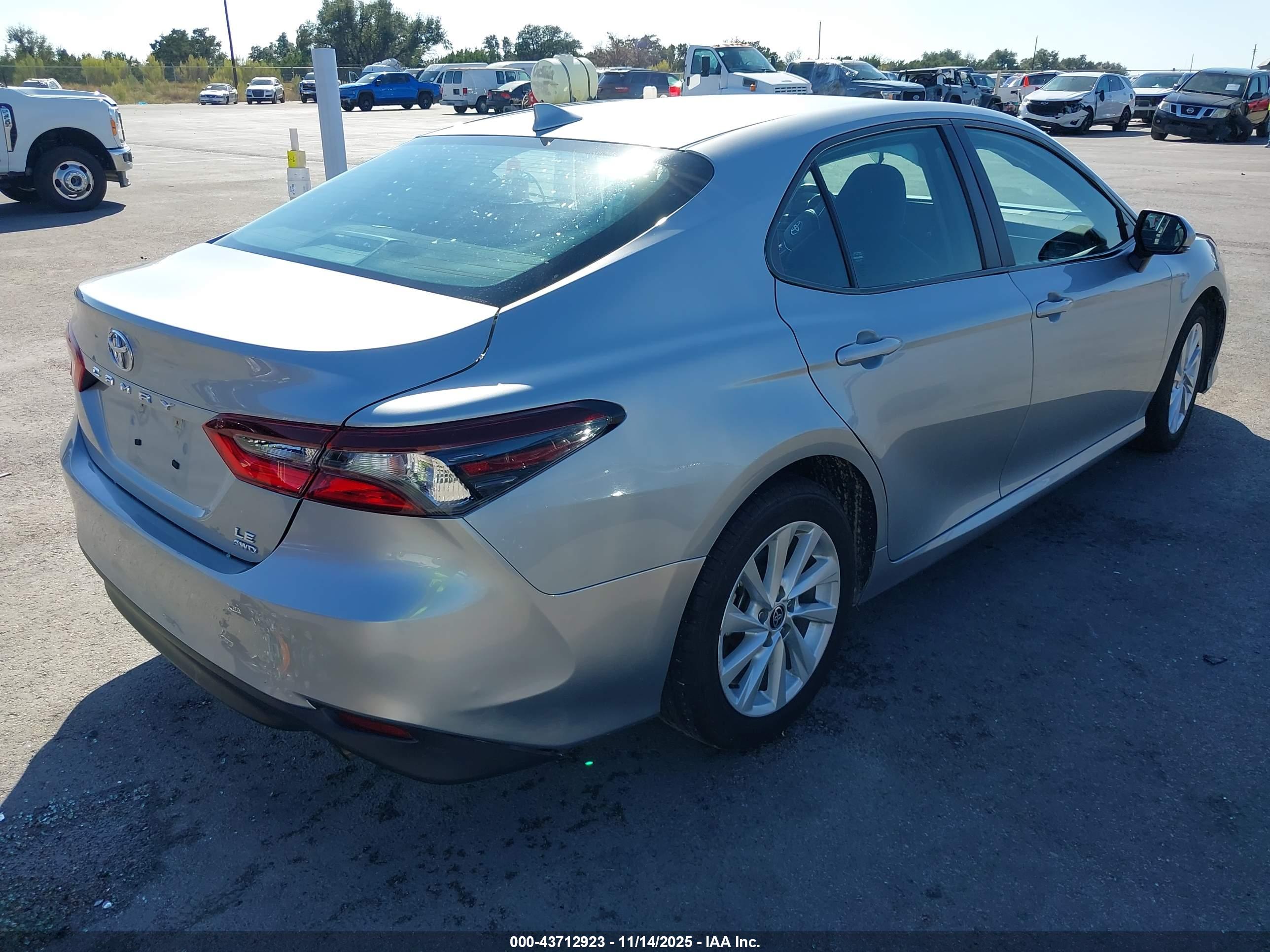 TOYOTA CAMRY image 4