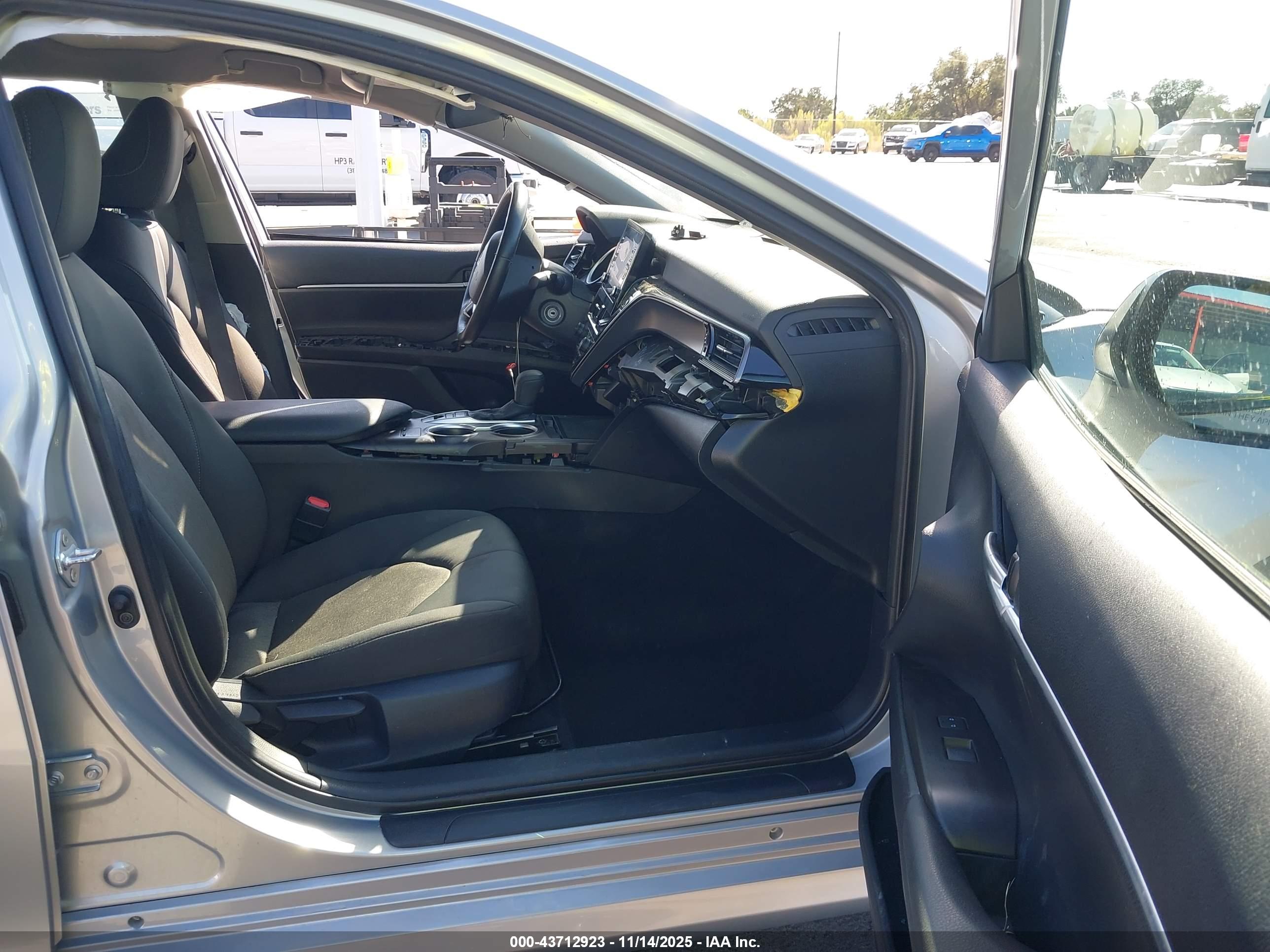 TOYOTA CAMRY image 5